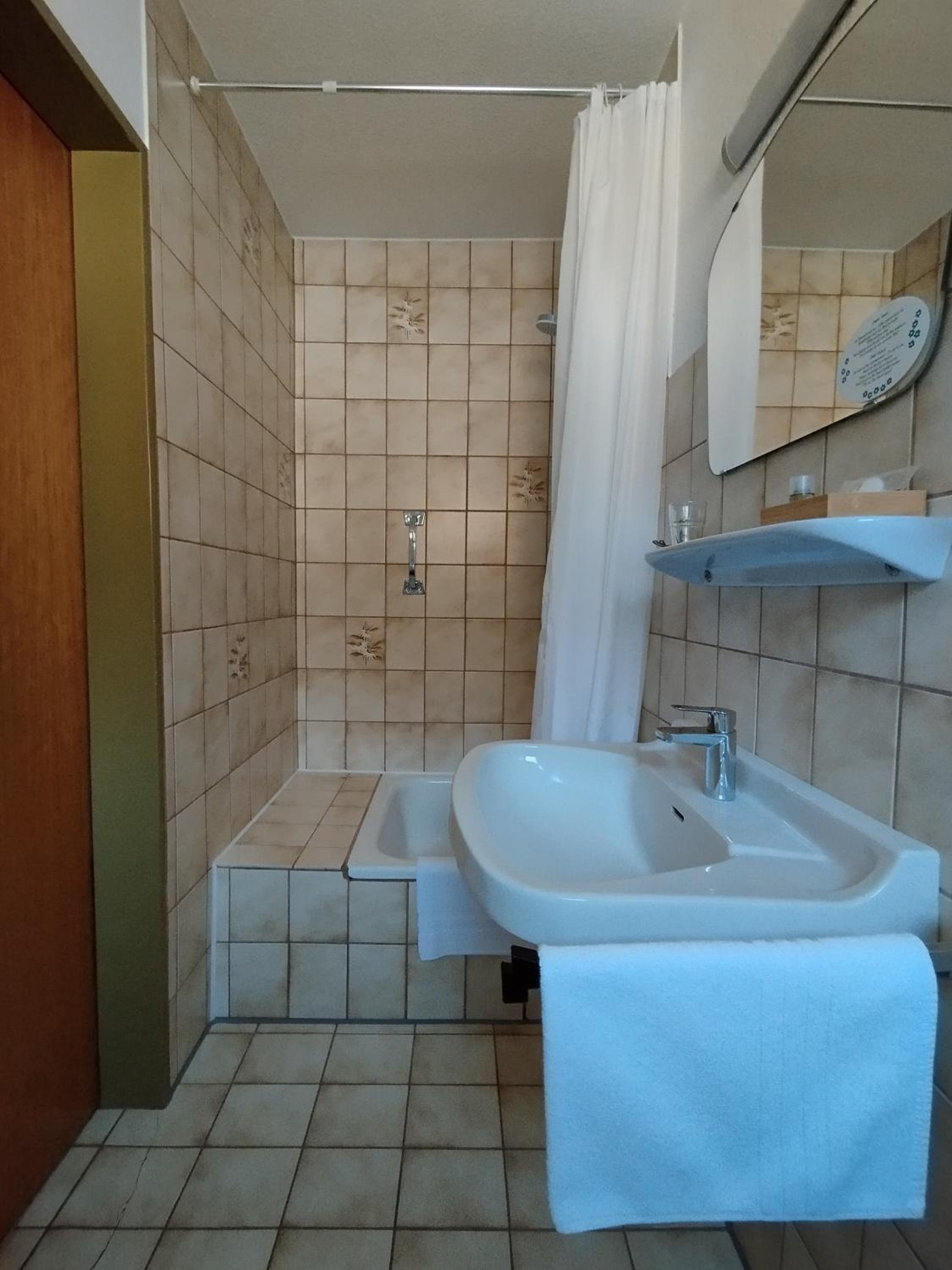 Budget Single Room photo 3