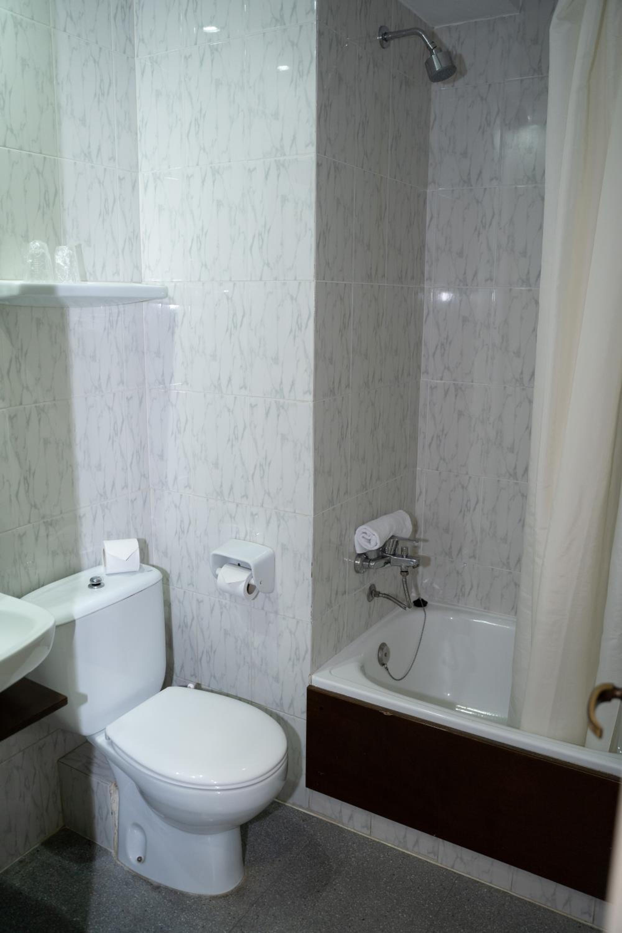 Classic Triple Room (2 Adults + 1 Child) photo 3