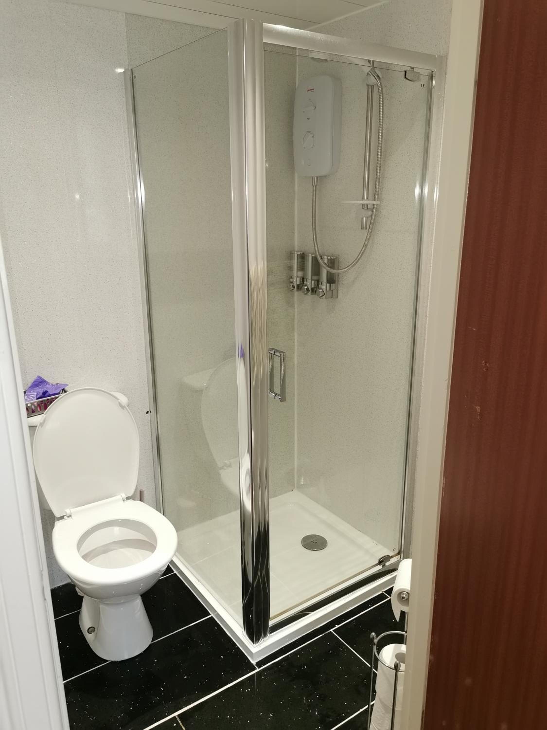 Double Room with Private Bathroom - Photo 3