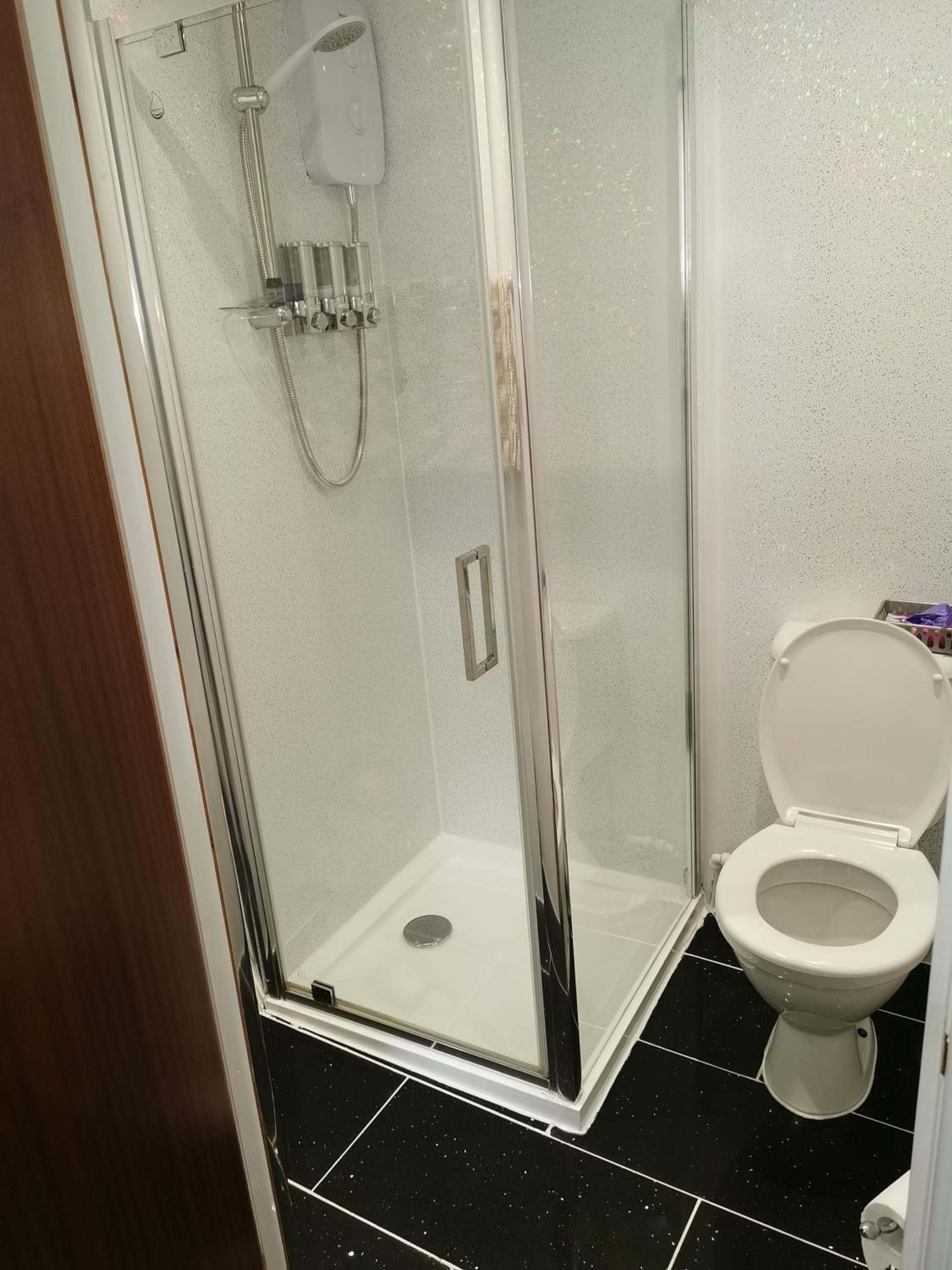 Twin Room with Private Bathroom - Photo 2