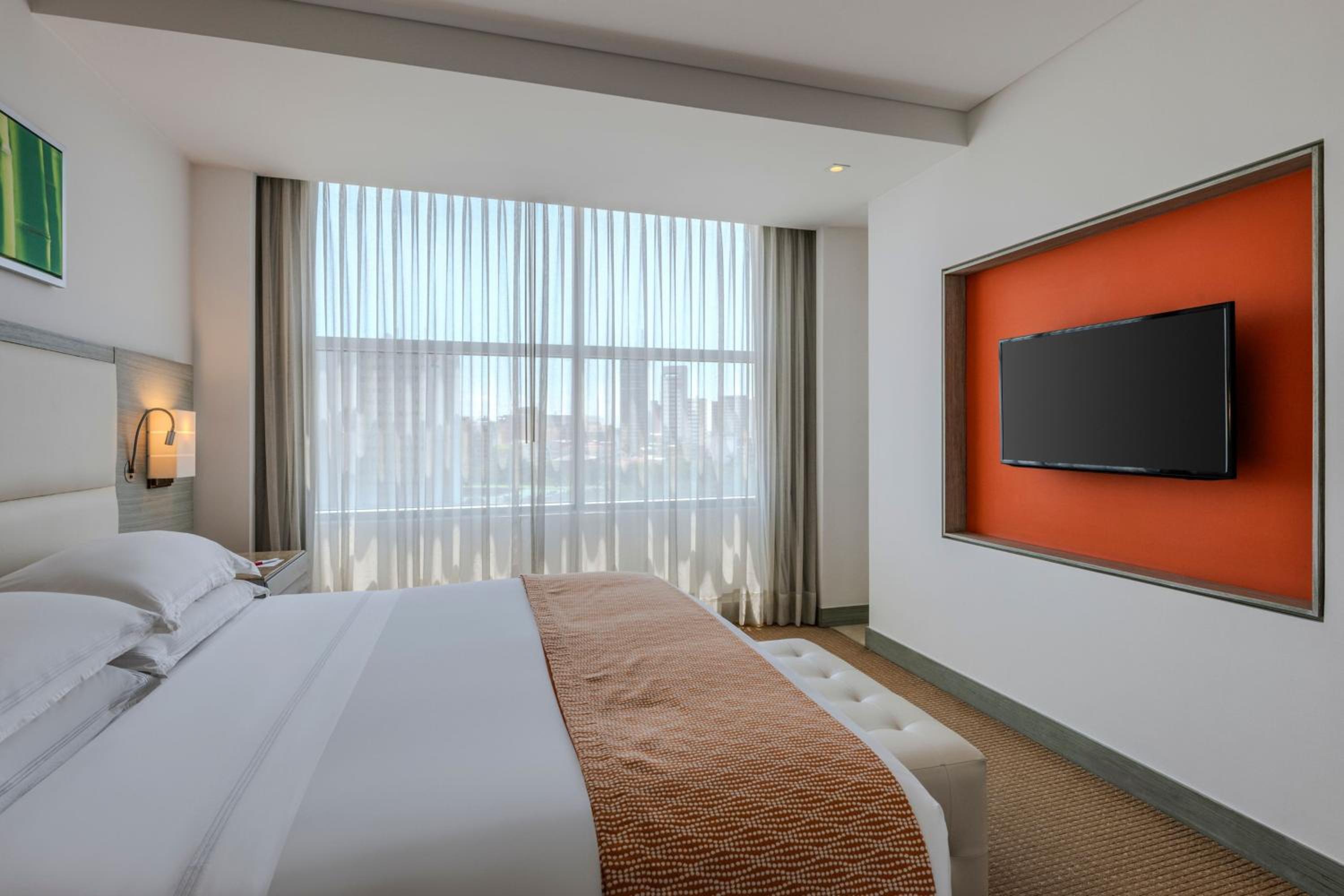 King Studio Suite - Concierge Lounge Access photo 3