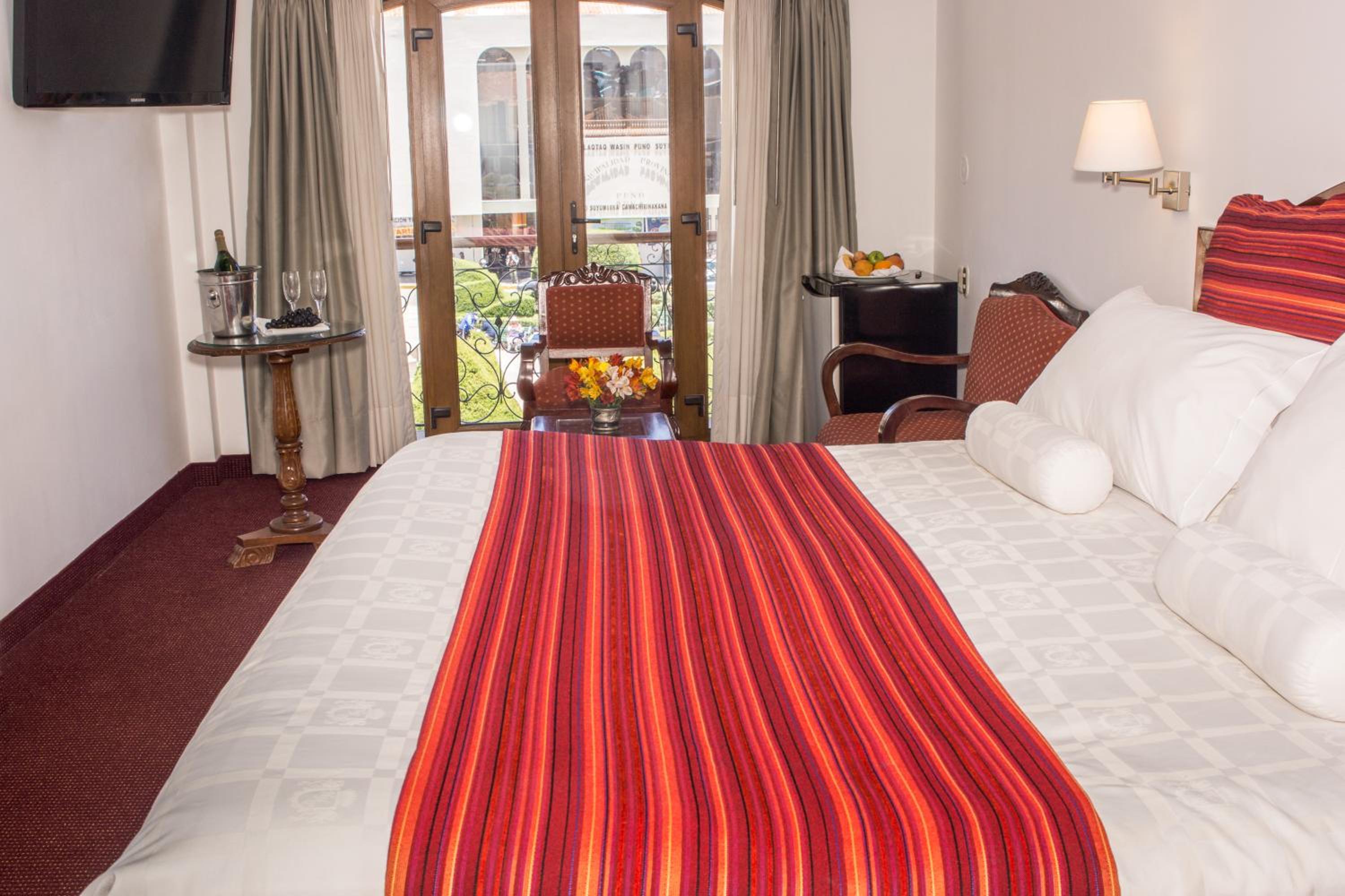 Suite with jacuzzi and balcony - Photo 1
