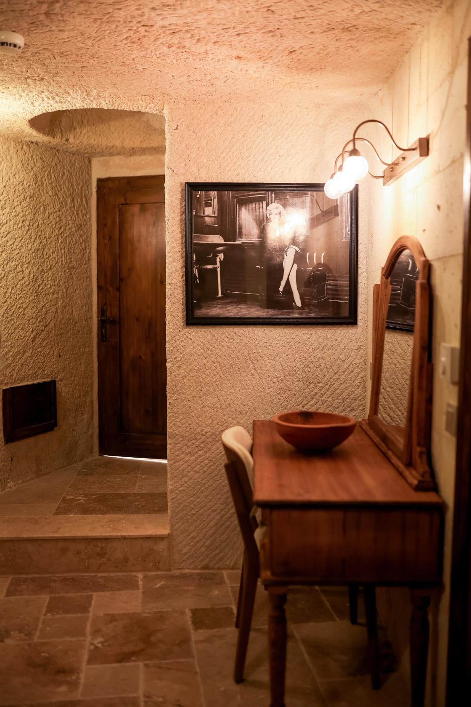 Cave Room  - Photo 7