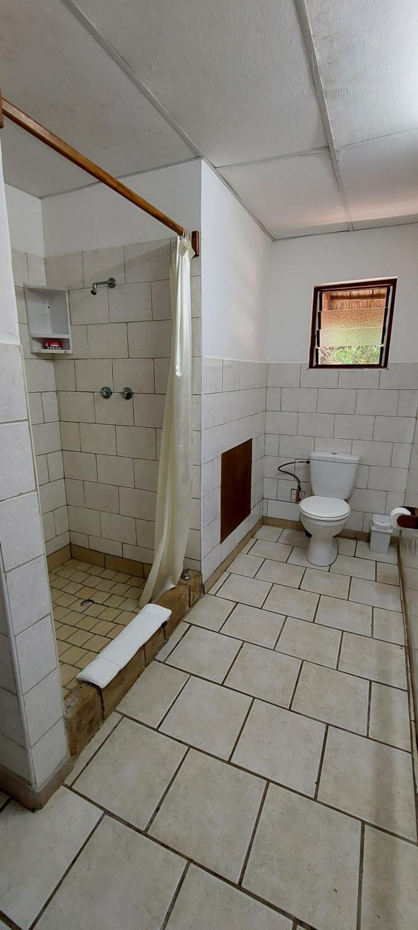 Eight-Bedroom House photo 3