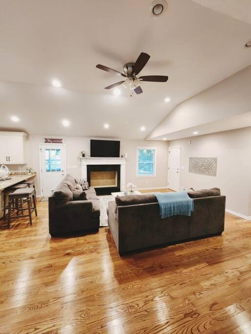 Three-Bedroom House photo 3