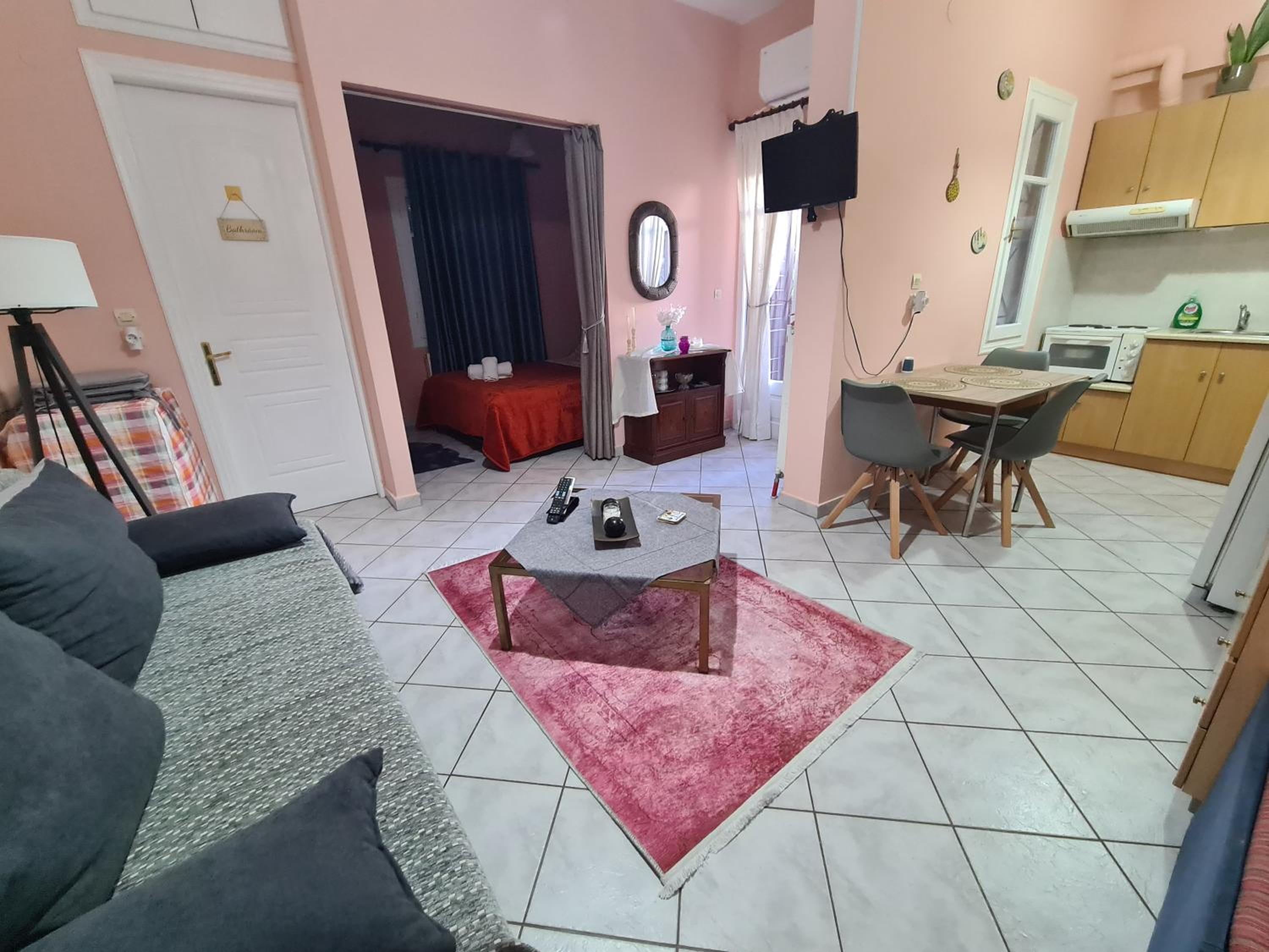 One-Bedroom Apartment photo 2