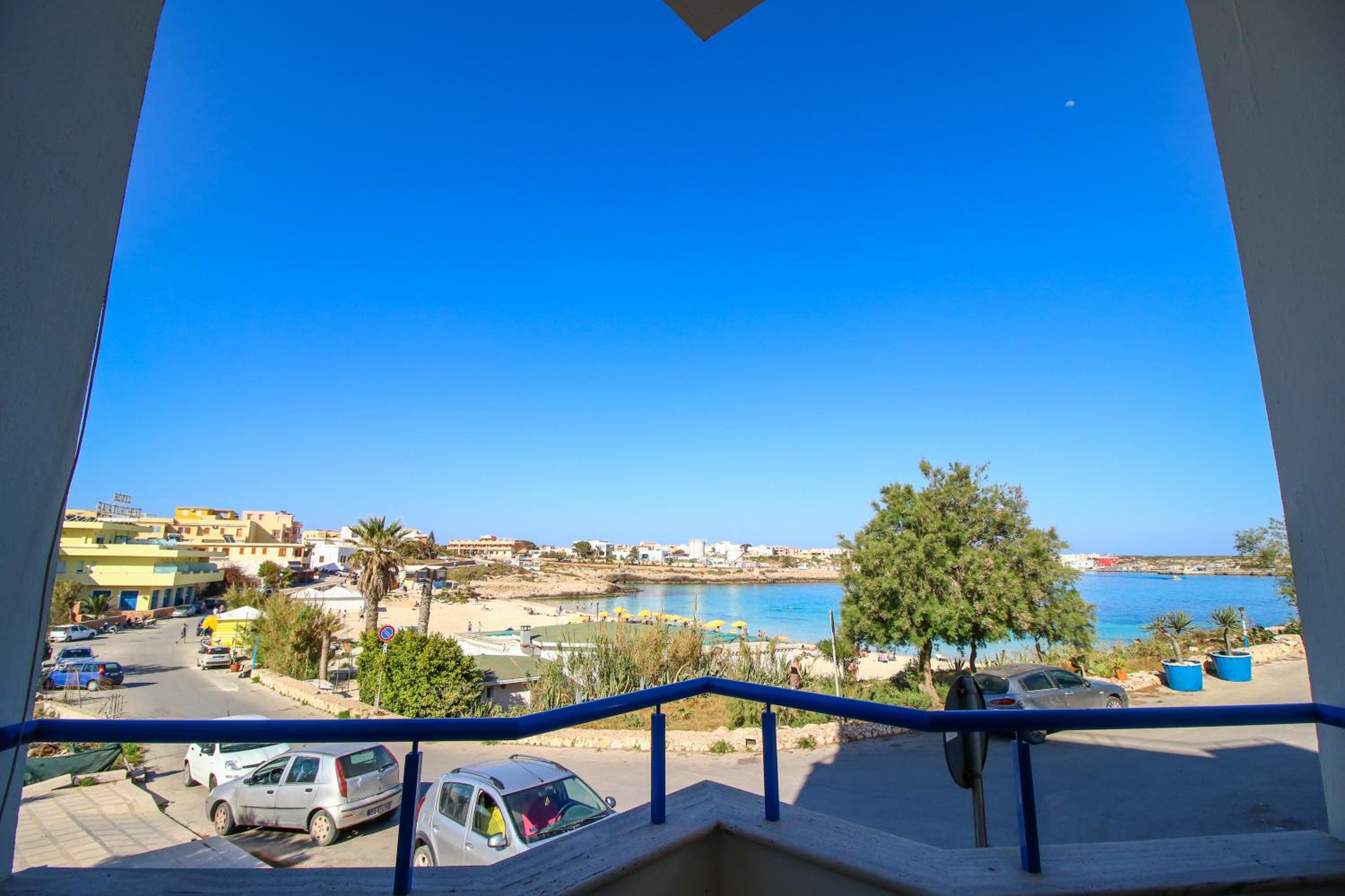 Double Room with Balcony and Sea View photo 2