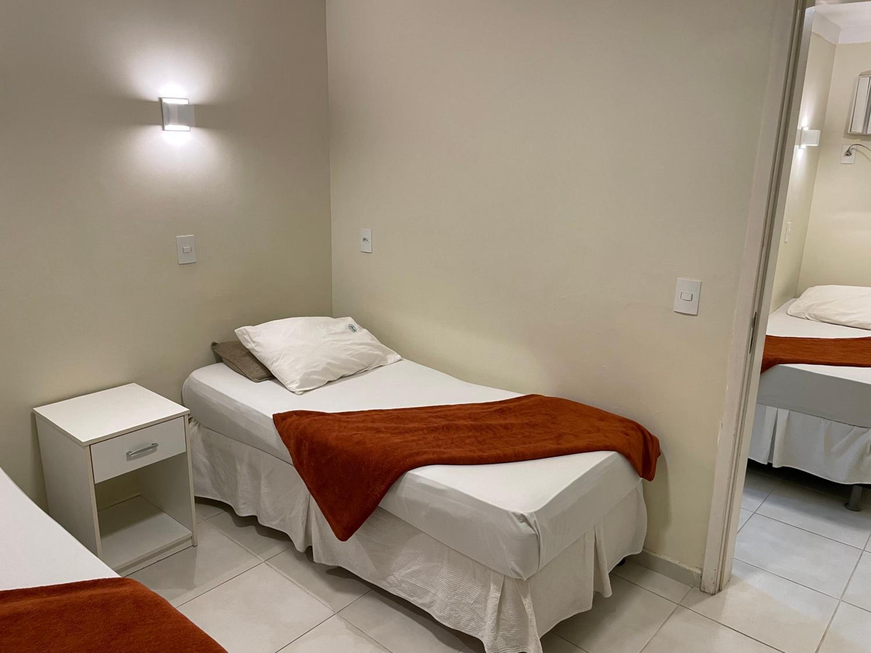 Economy Triple Room photo 2