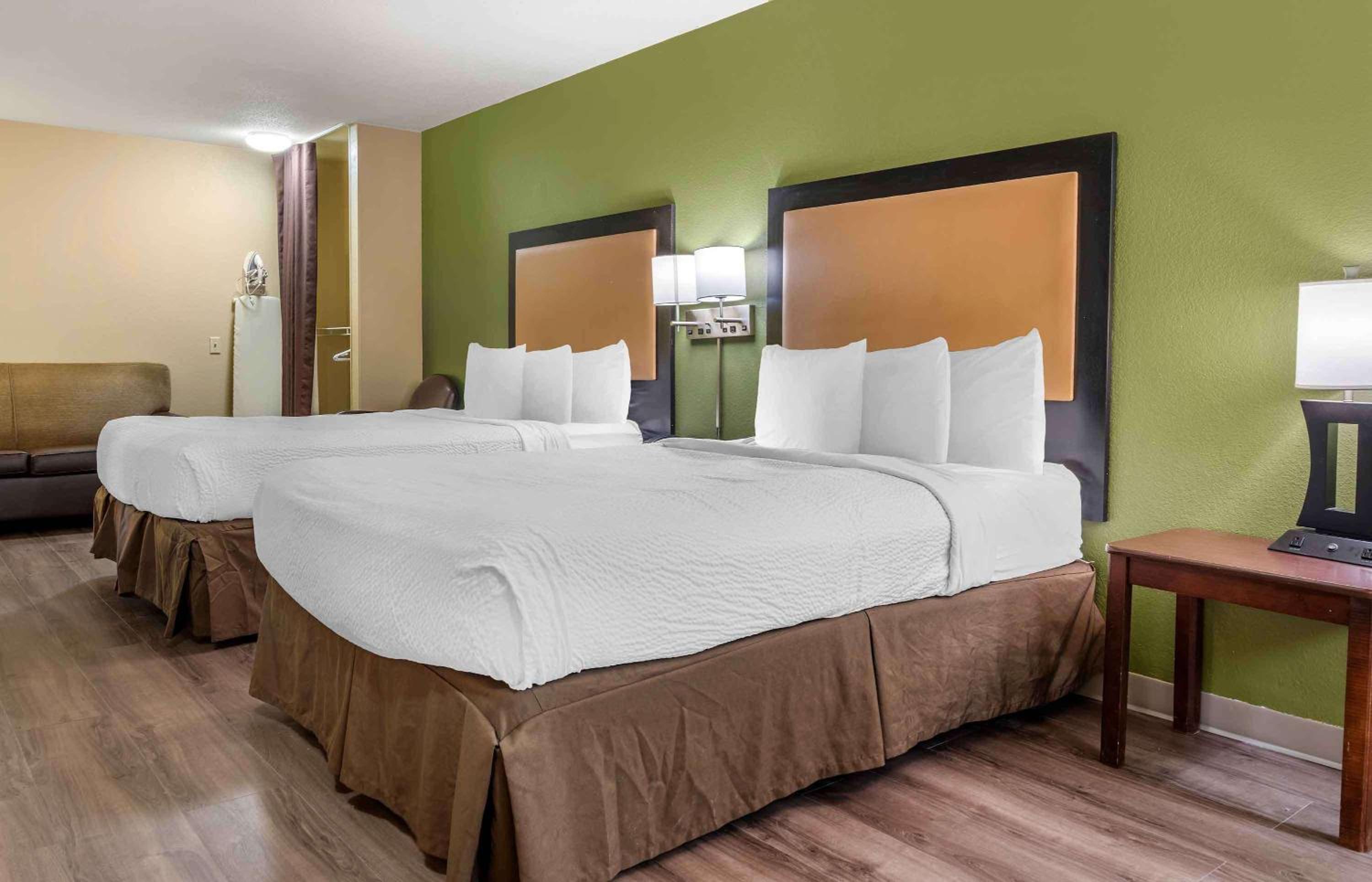 Deluxe Studio with 2 Double Beds - Non-Smoking - Photo 6