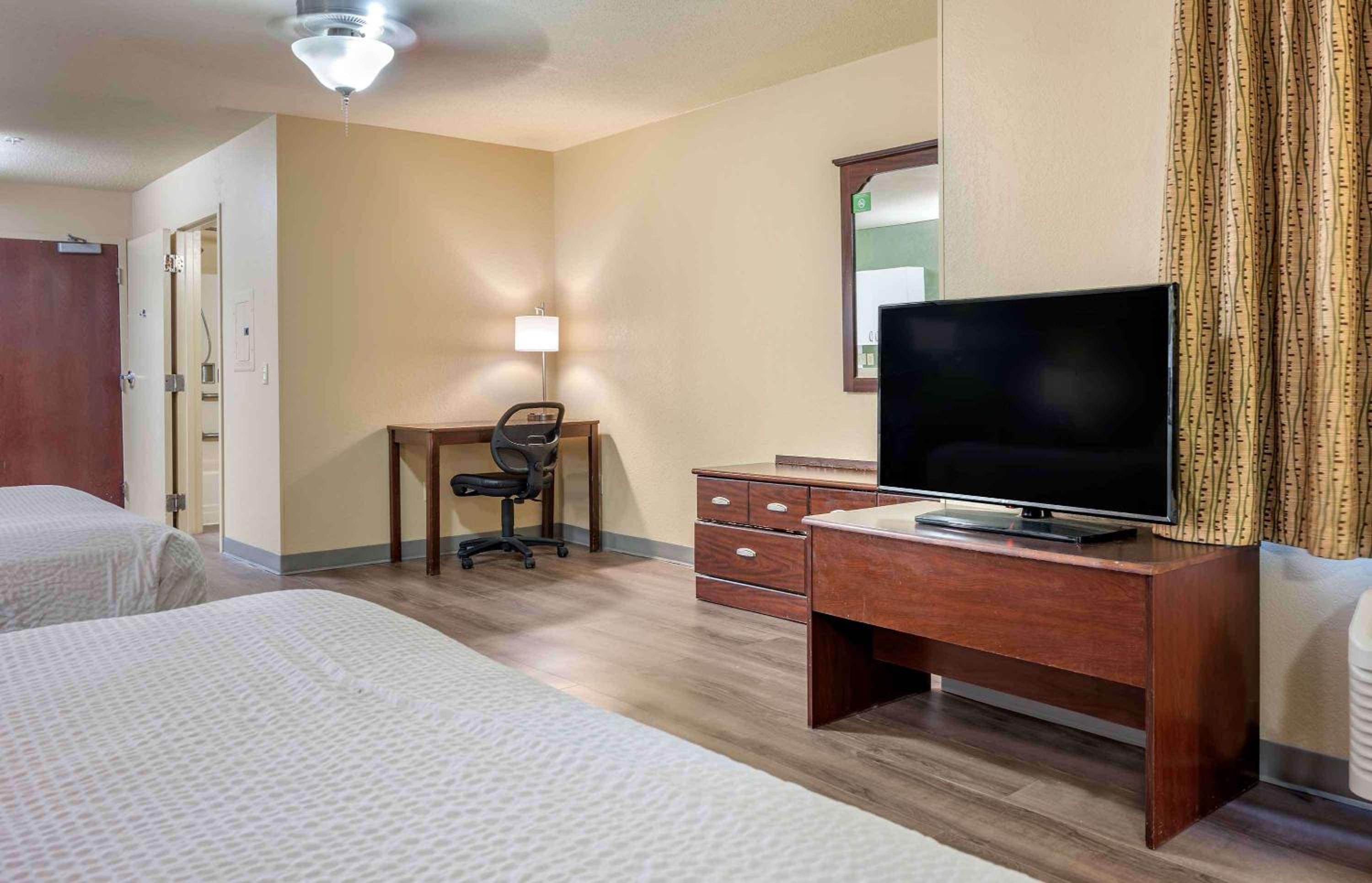 Deluxe Studio with 2 Double Beds - Non-Smoking - Photo 7