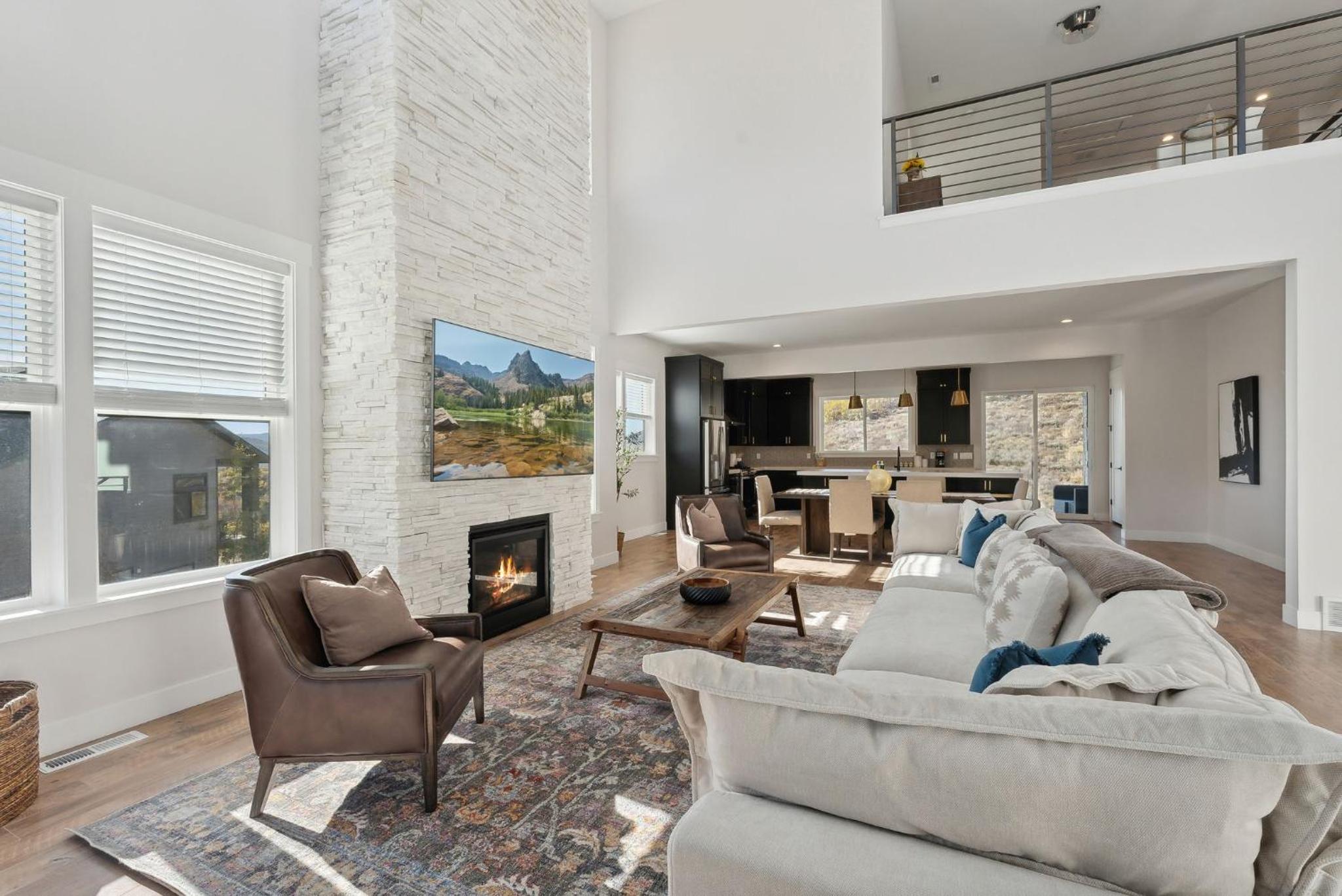 Six-Bedroom House photo 1