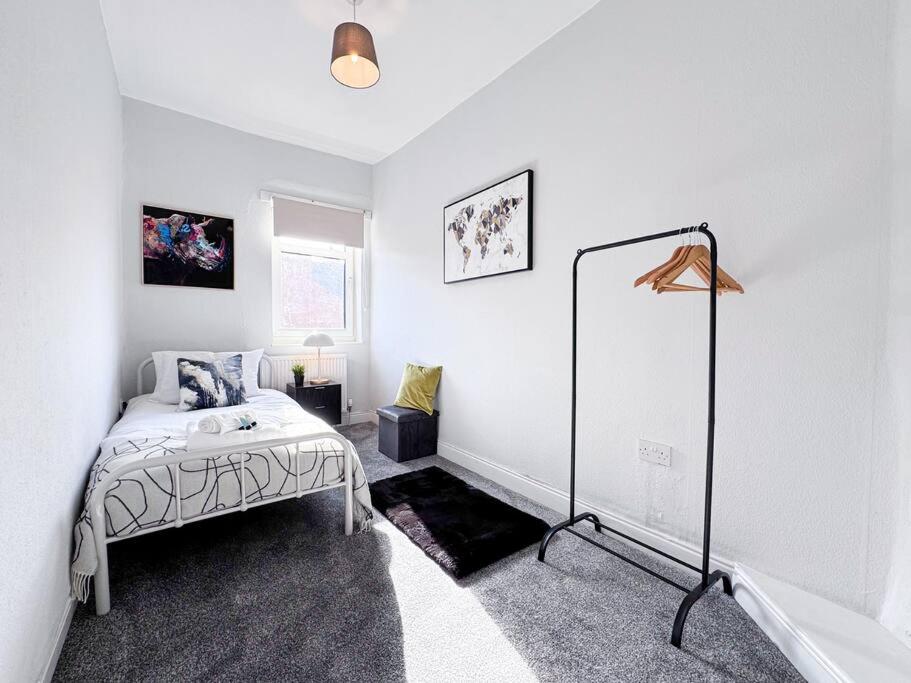 Three-Bedroom Apartment photo 1