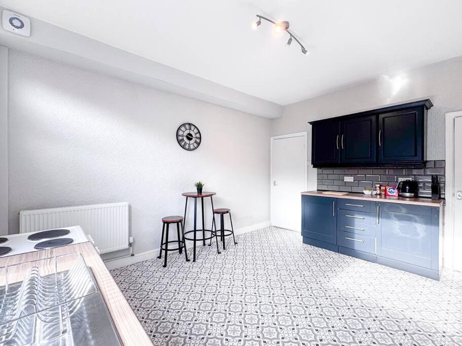 Three-Bedroom Apartment photo 2