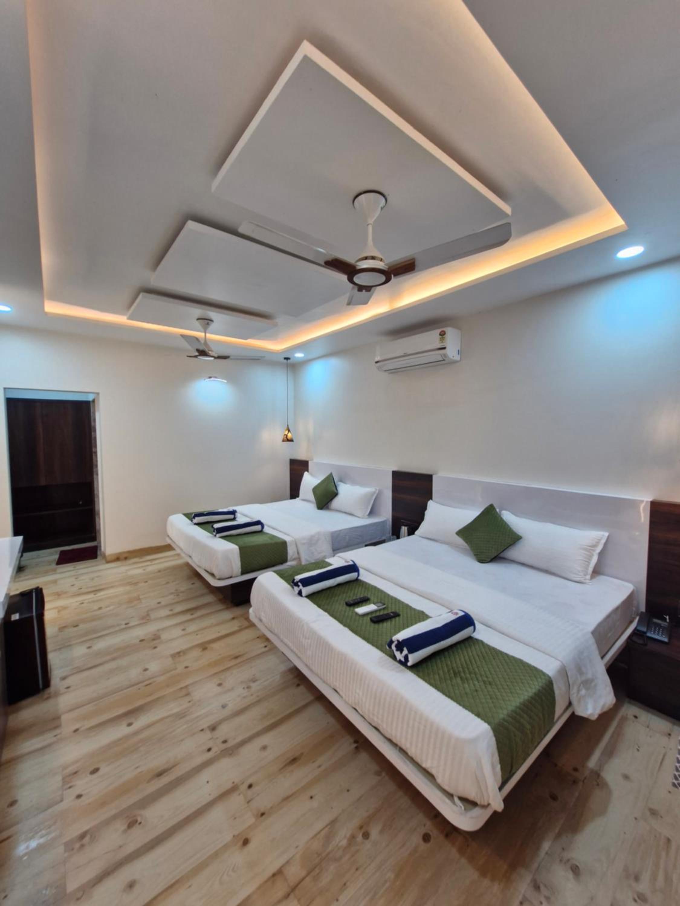 Deluxe Family Room - Photo 1