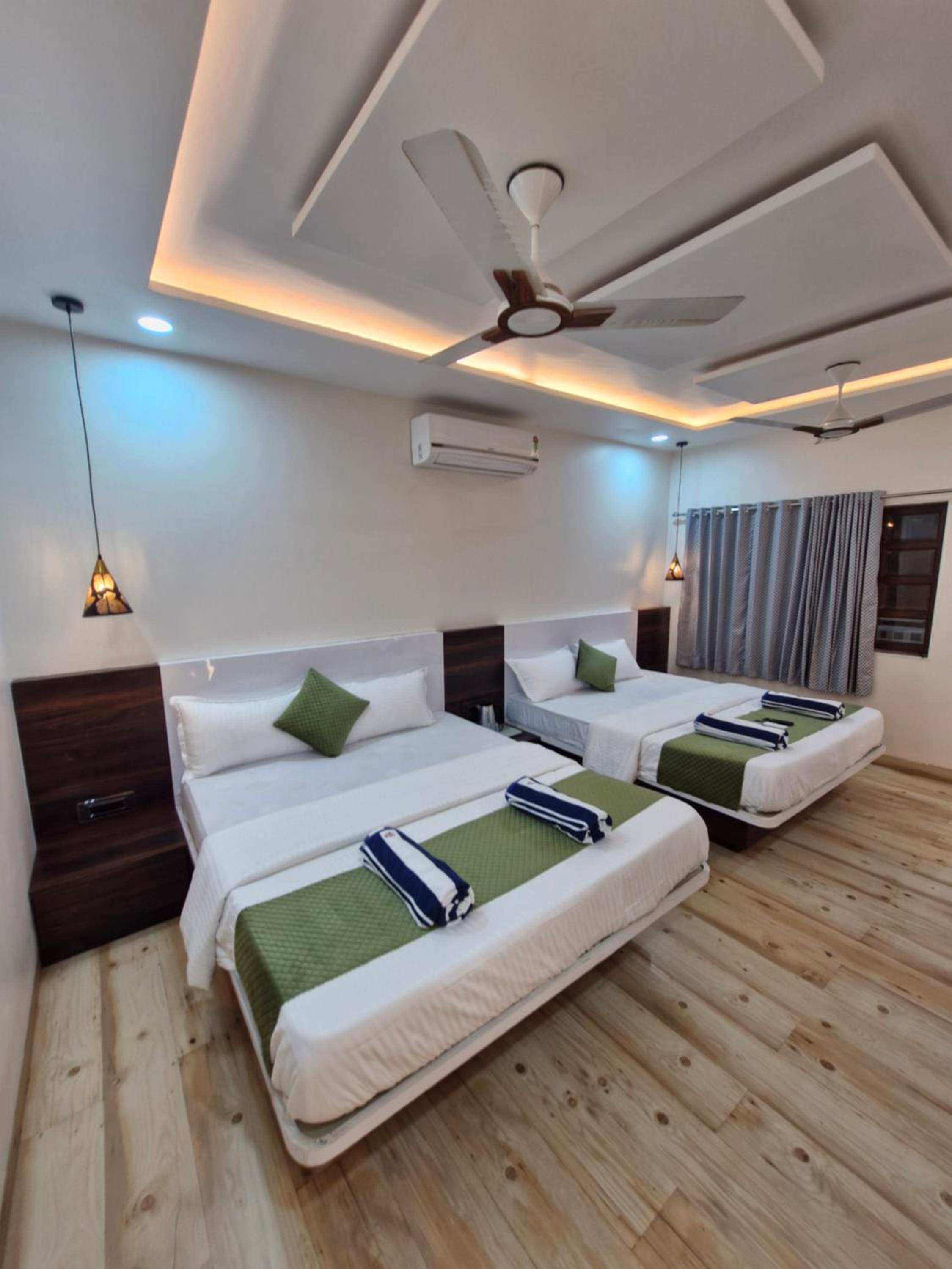 Deluxe Family Room - Photo 2