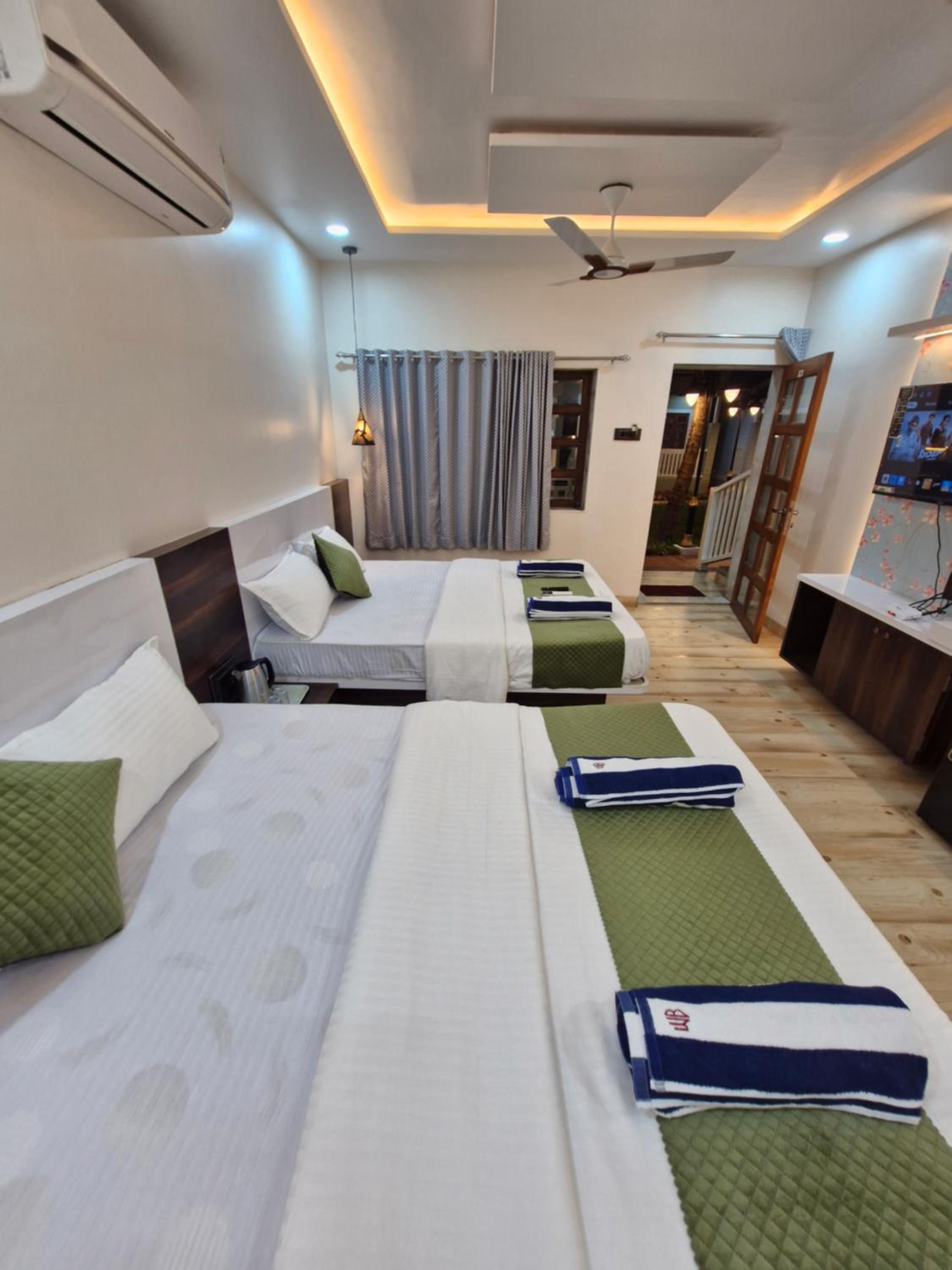 Deluxe Family Room - Photo 3