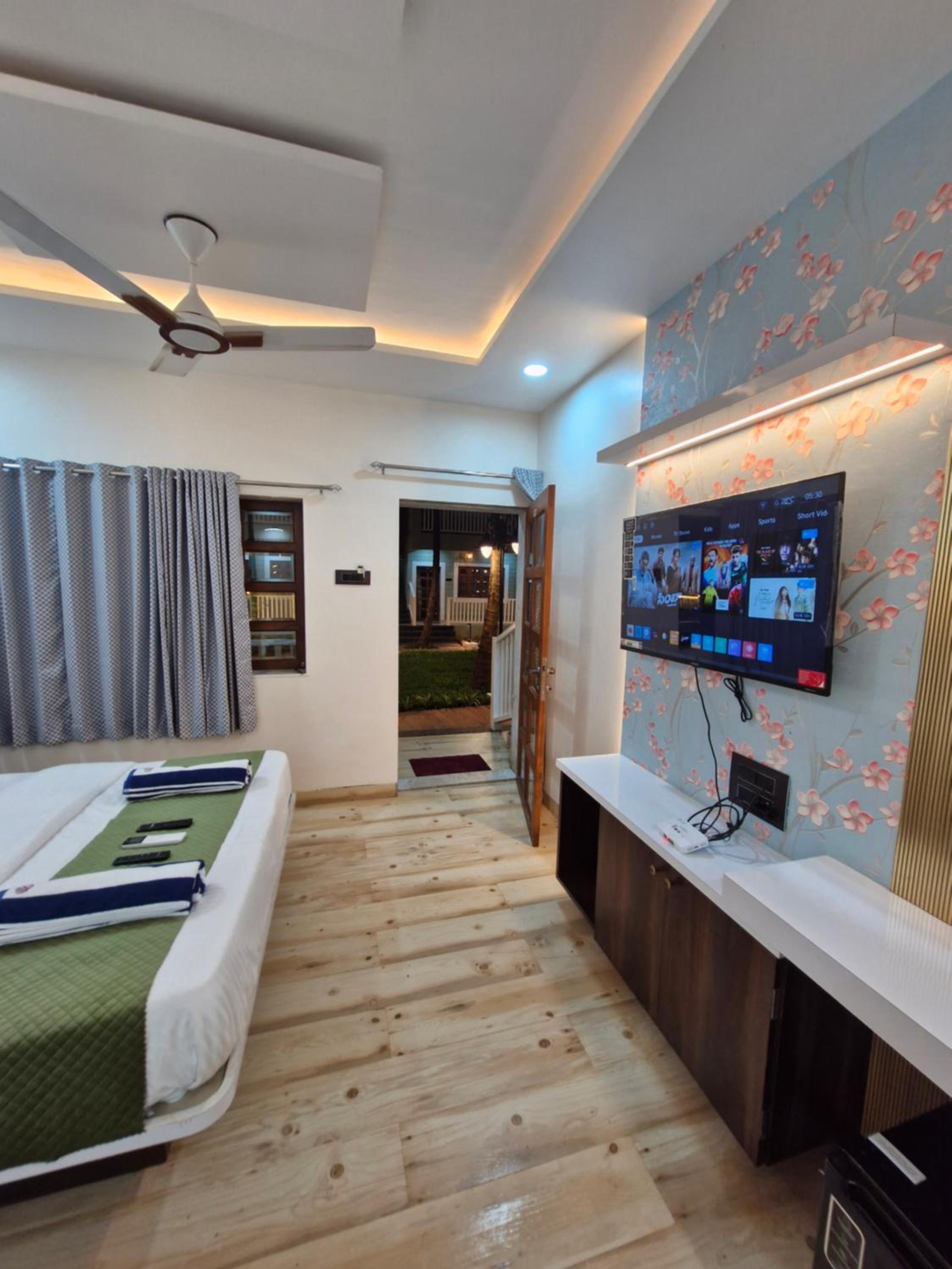 Deluxe Family Room - Photo 5