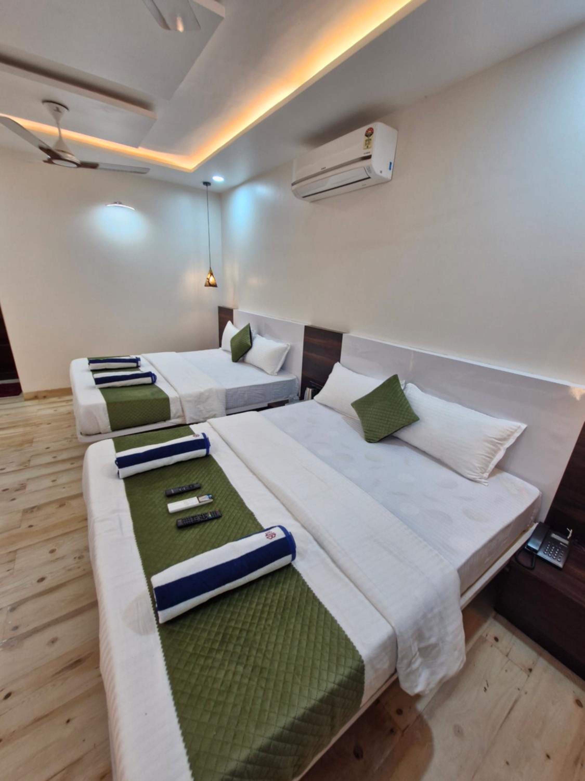 Deluxe Family Room - Photo 7