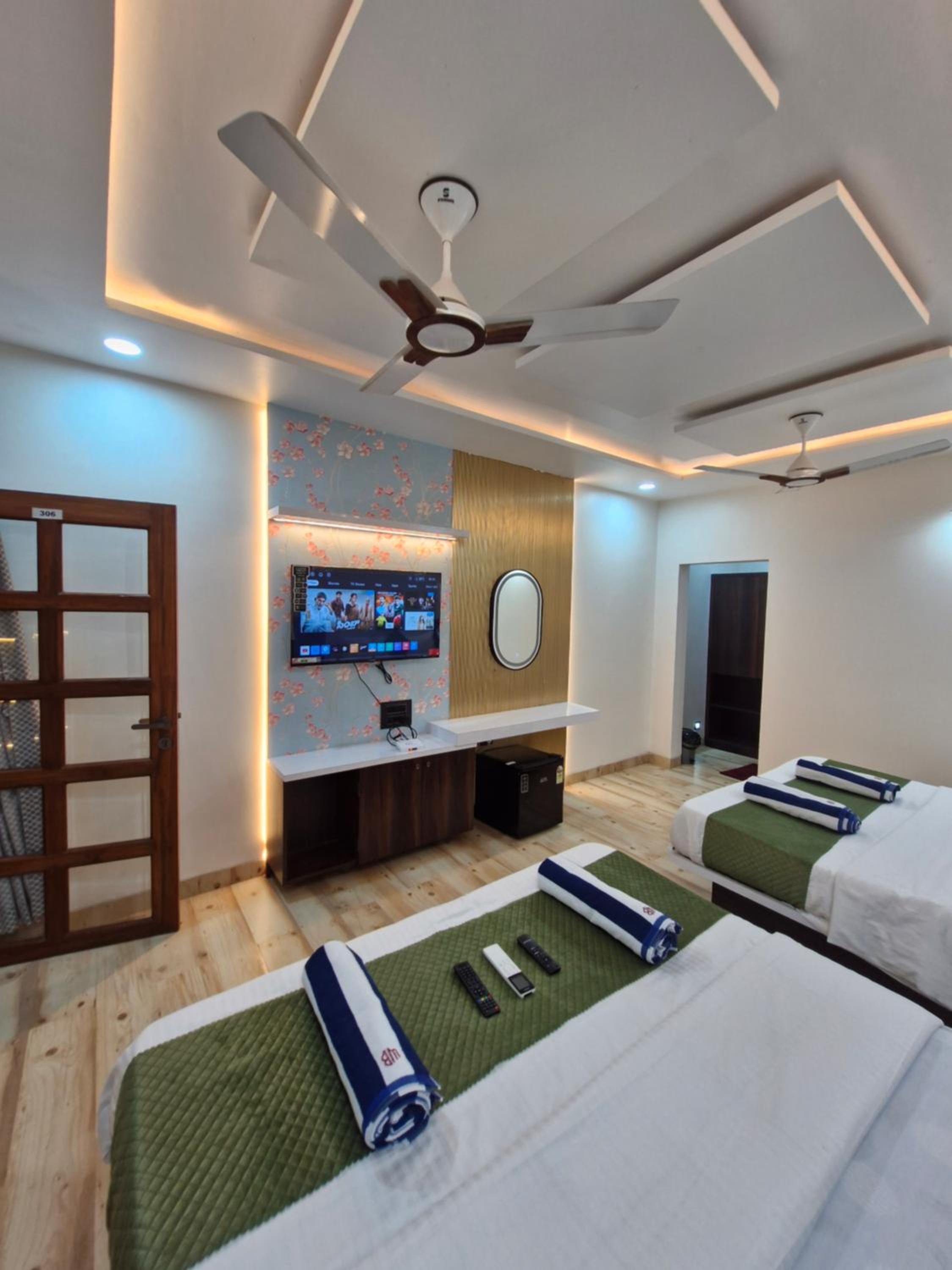 Deluxe Family Room - Photo 8
