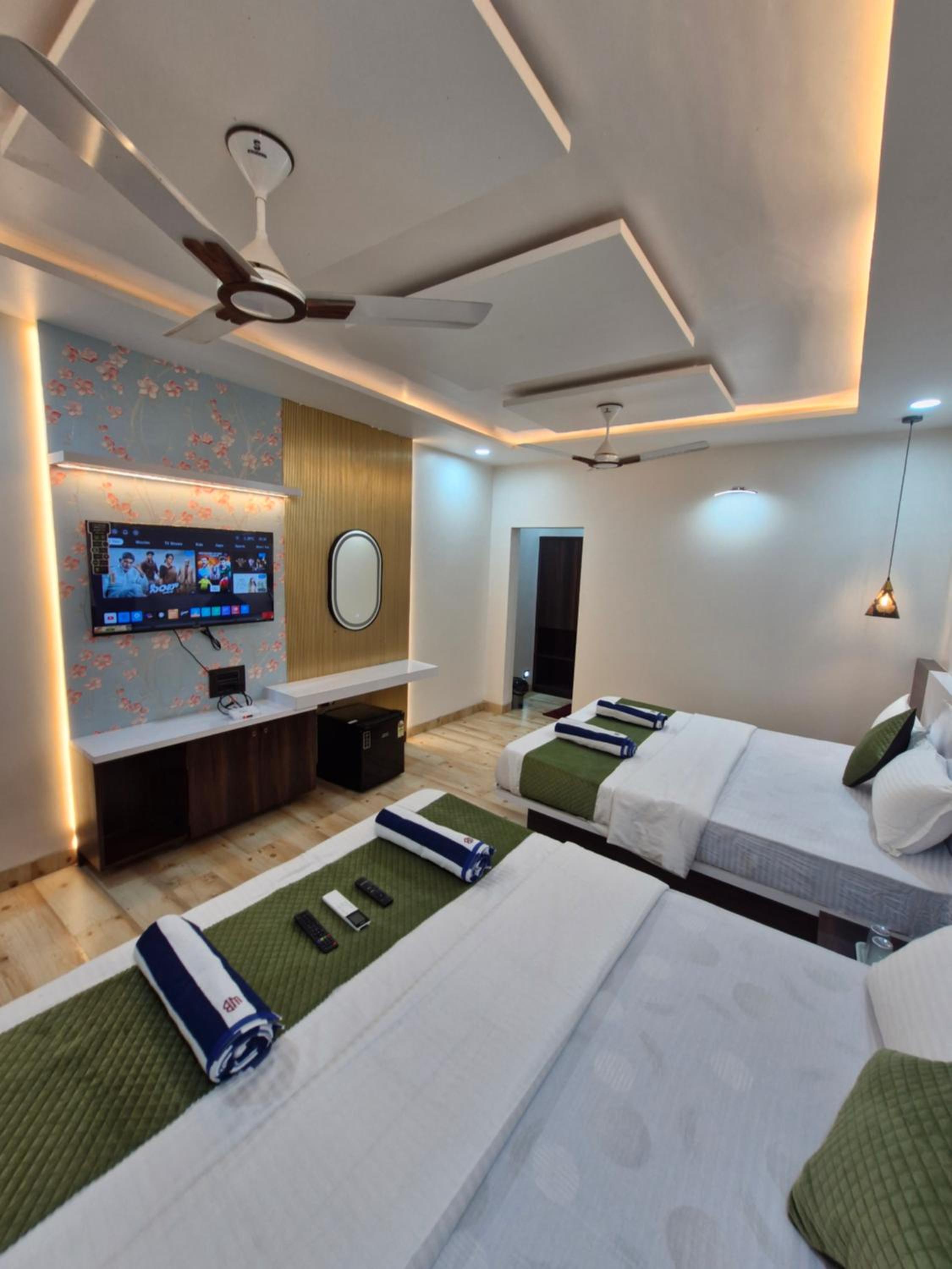 Deluxe Family Room - Photo 9