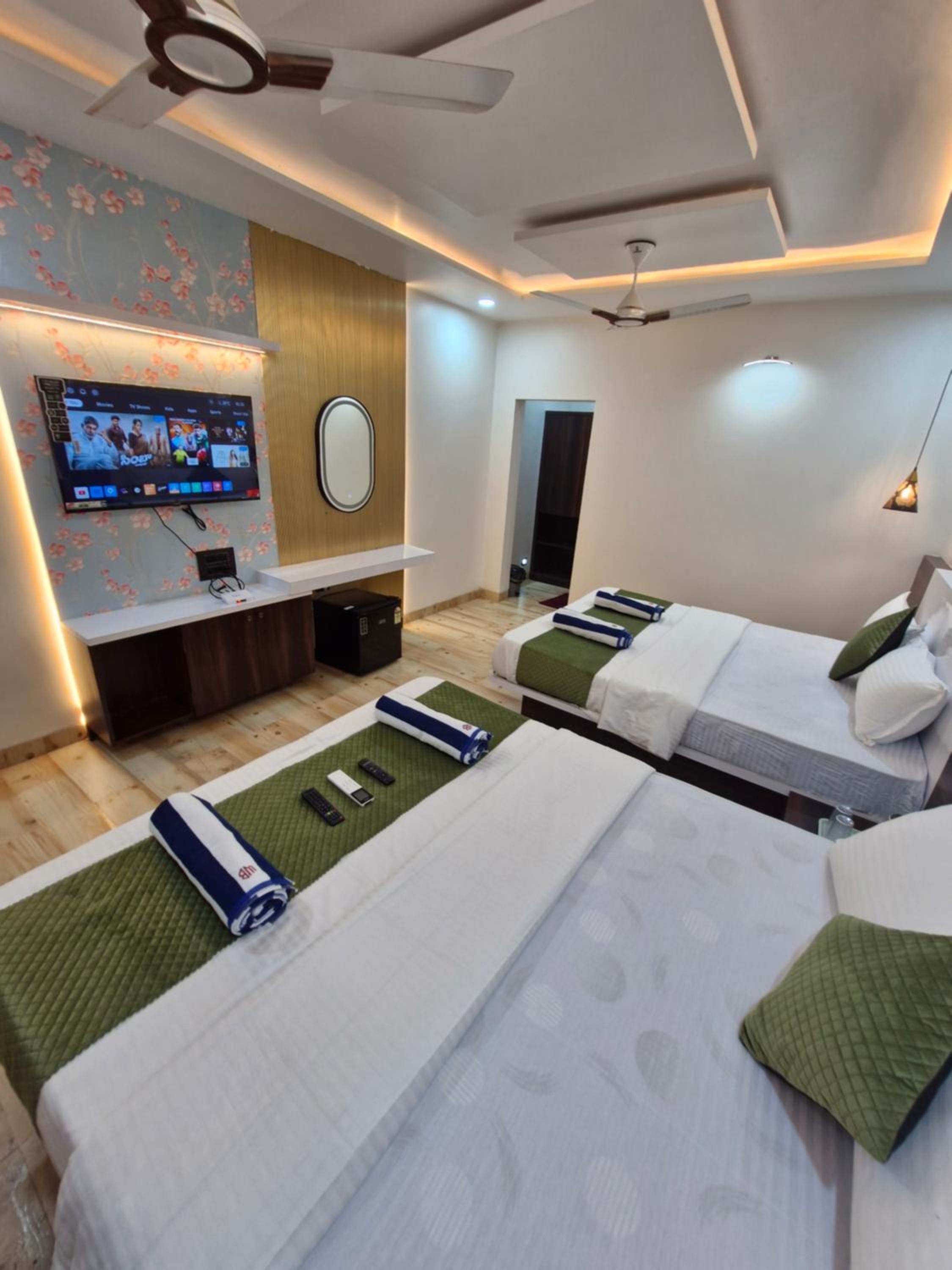 Deluxe Family Room - Photo 10