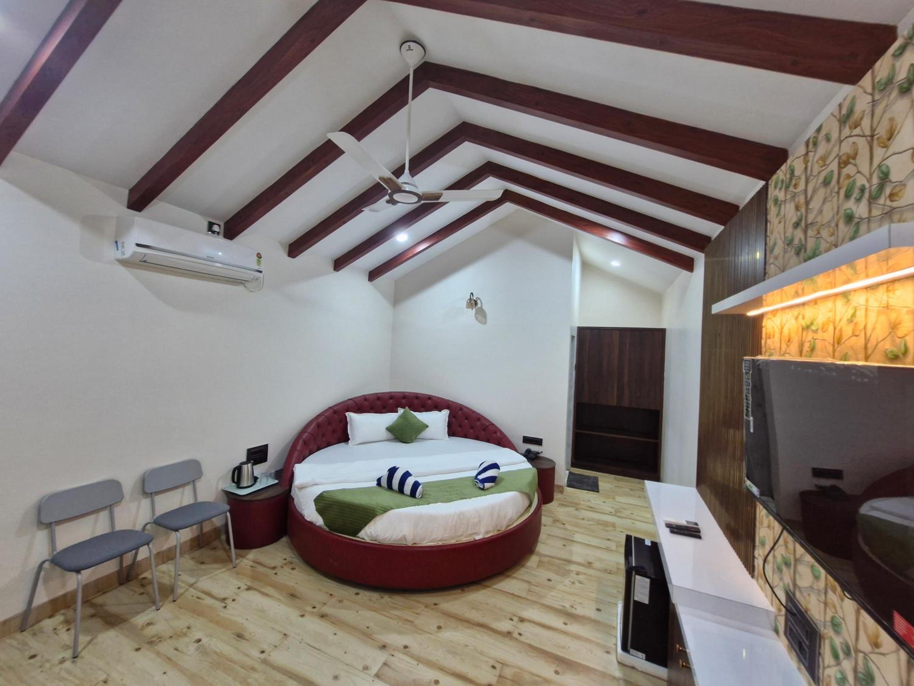 Deluxe Room - Photo 14