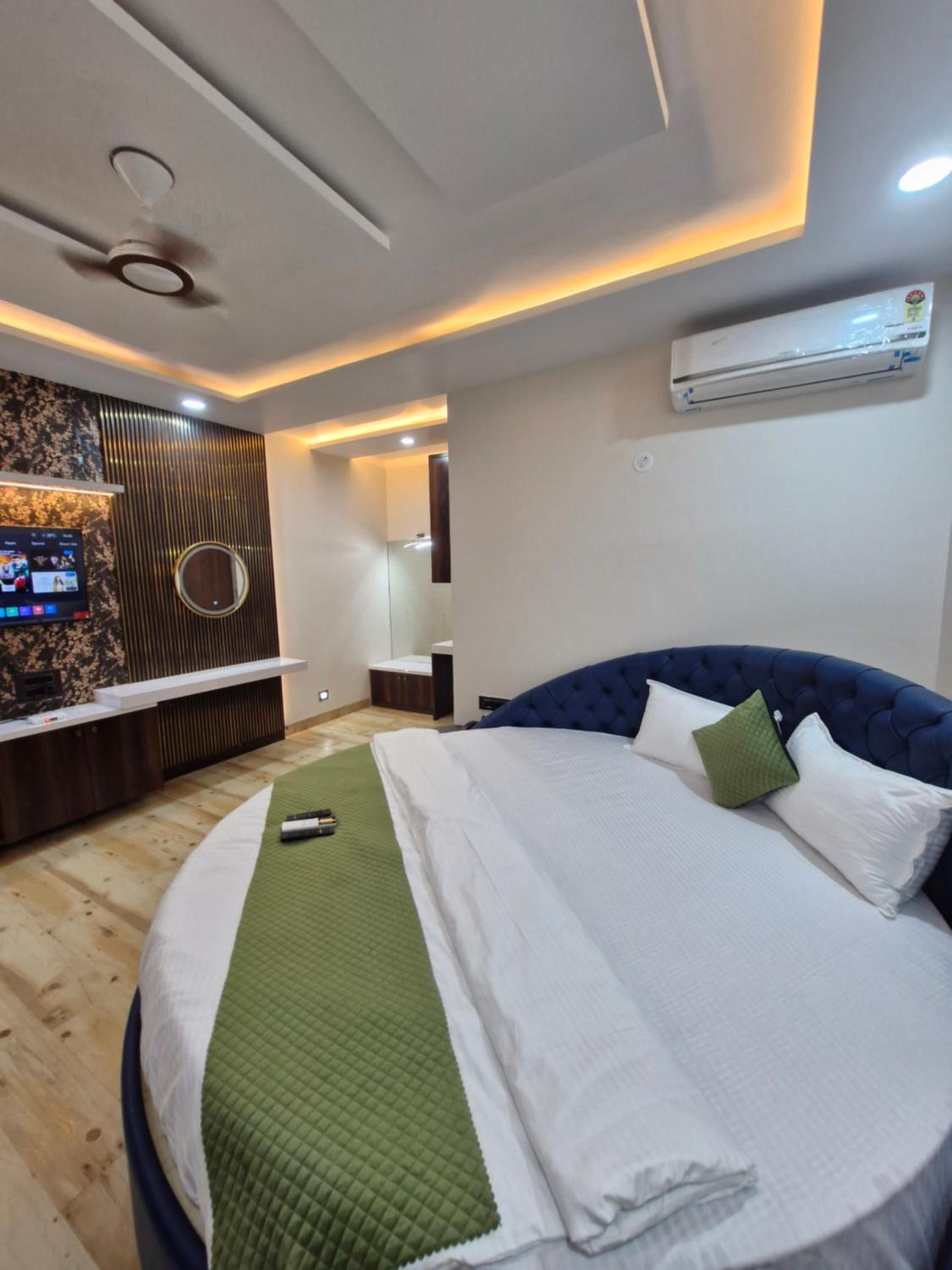 Deluxe Room - Photo 11