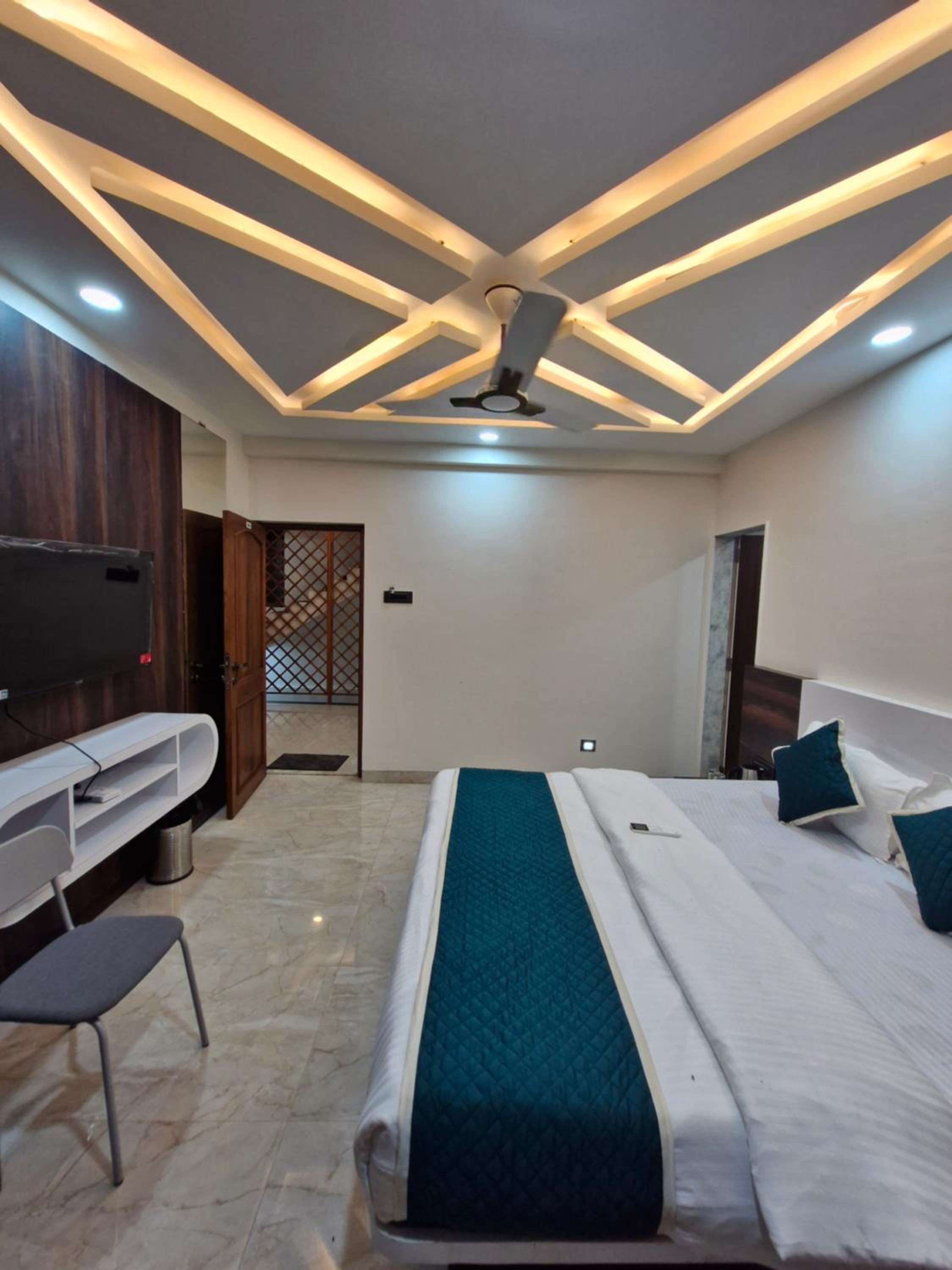 Standard Family Room - Photo 18