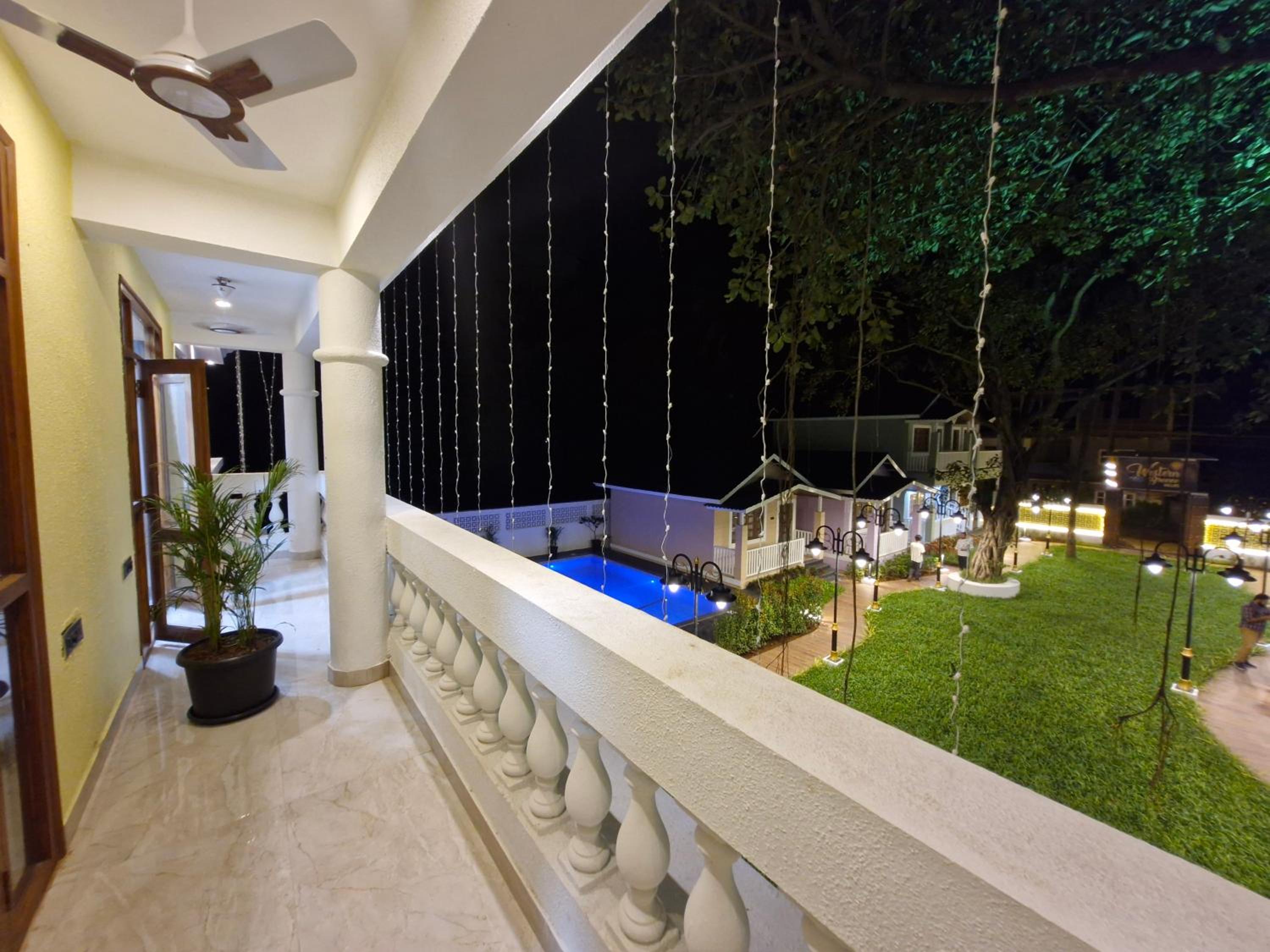 Standard Family Room - Photo 17