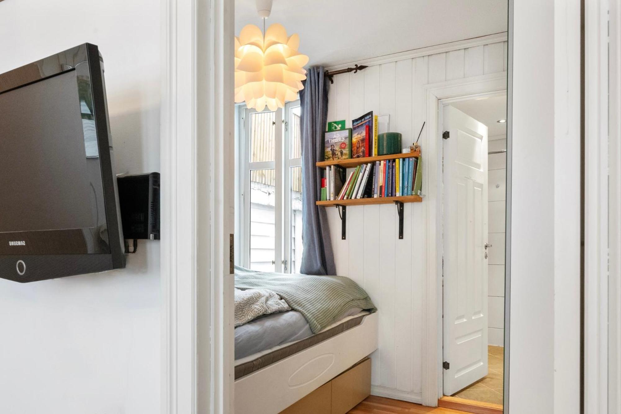 One-Bedroom Apartment photo 1