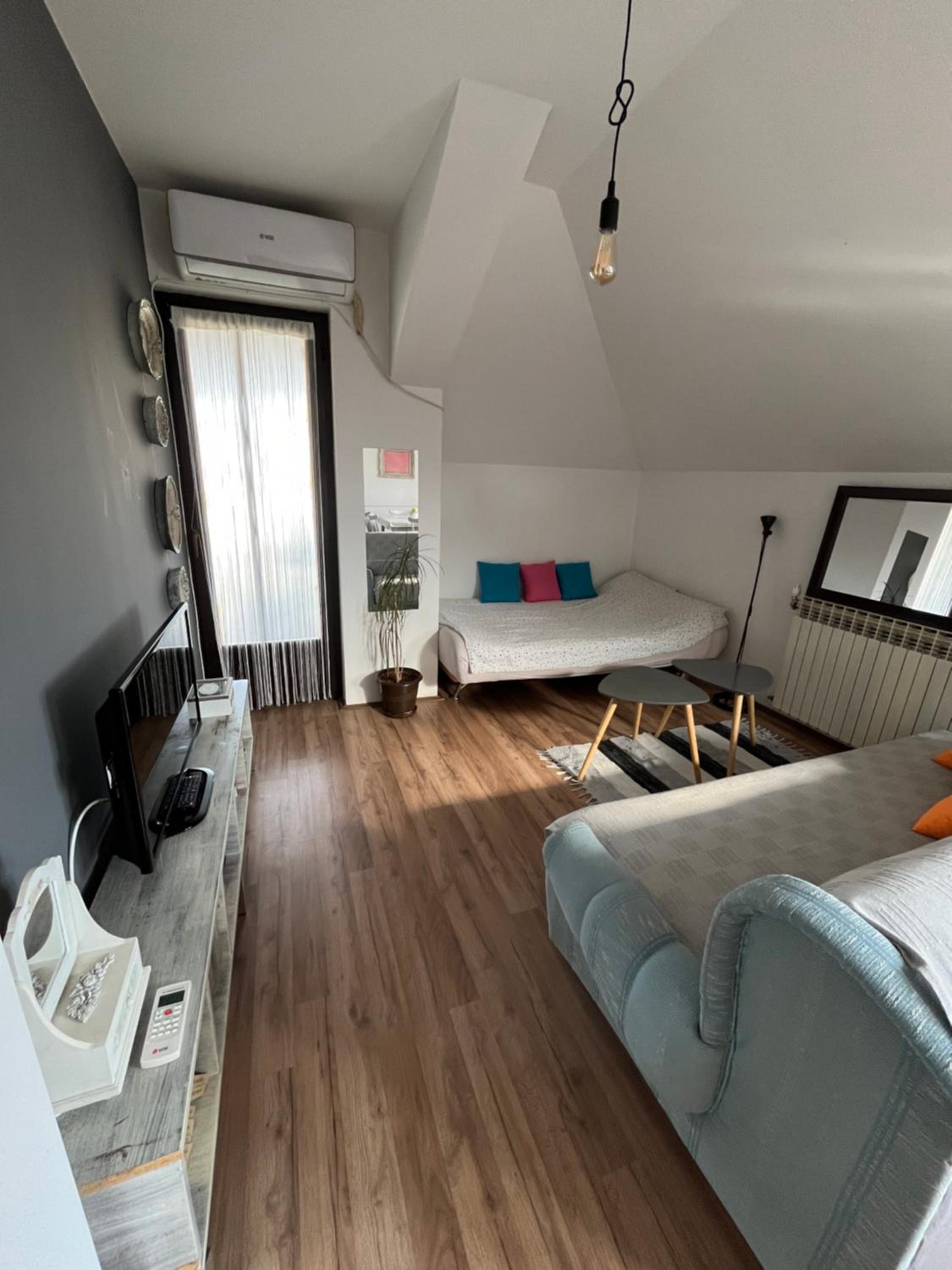 One-Bedroom Apartment photo 1