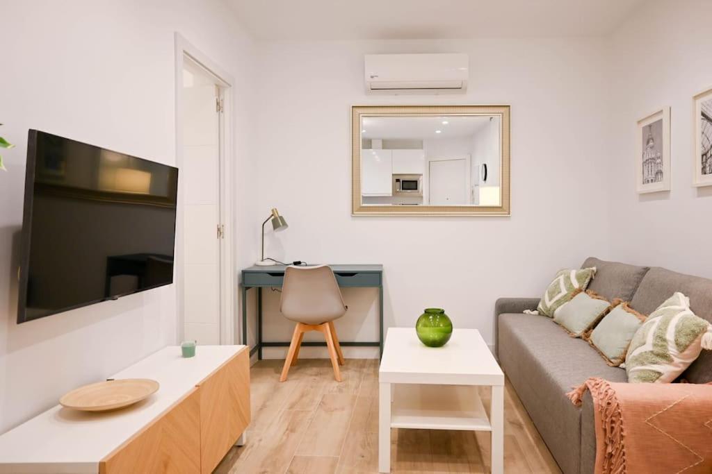 One-Bedroom Apartment photo 2