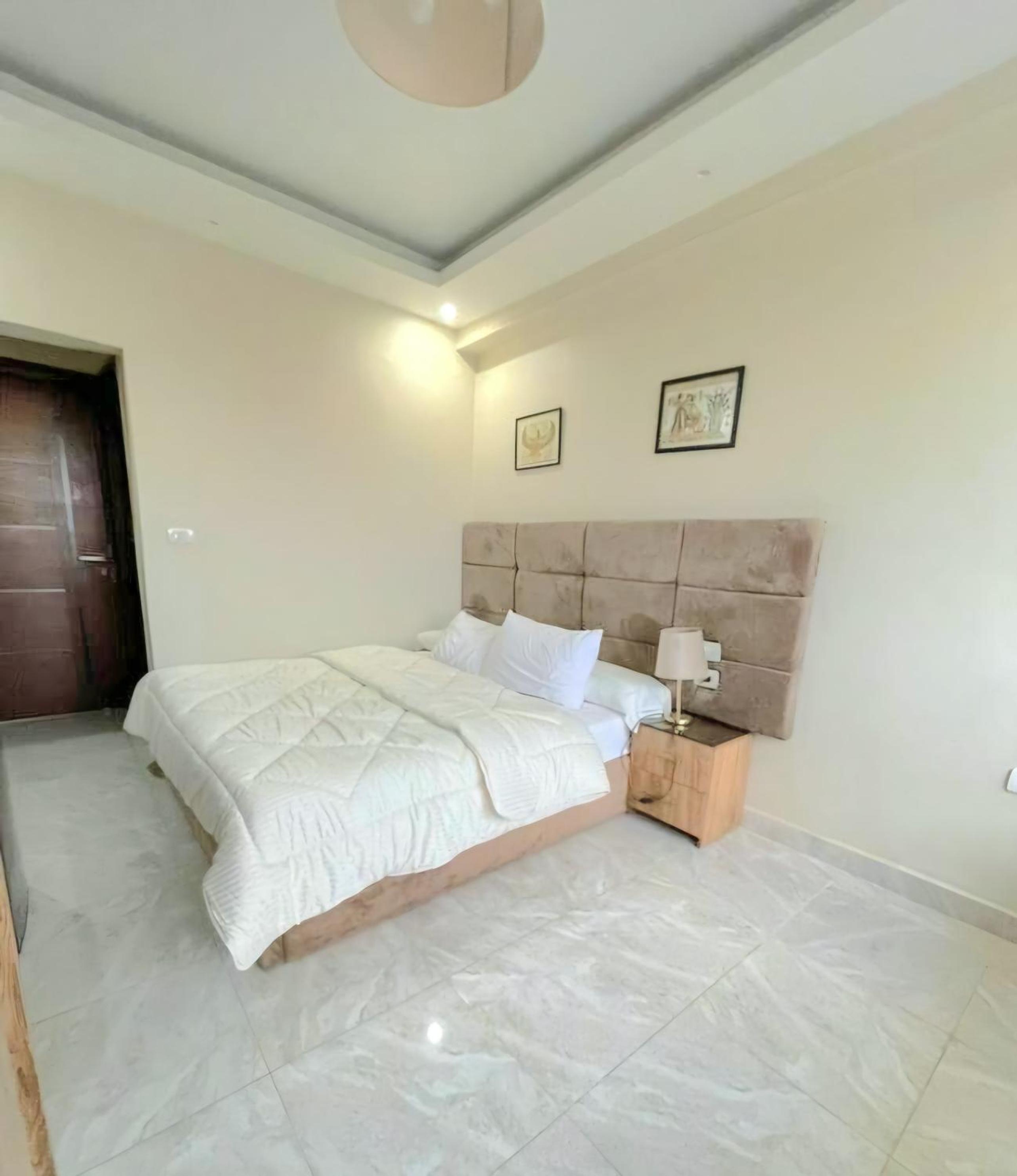 Deluxe Suite with Spa Bath