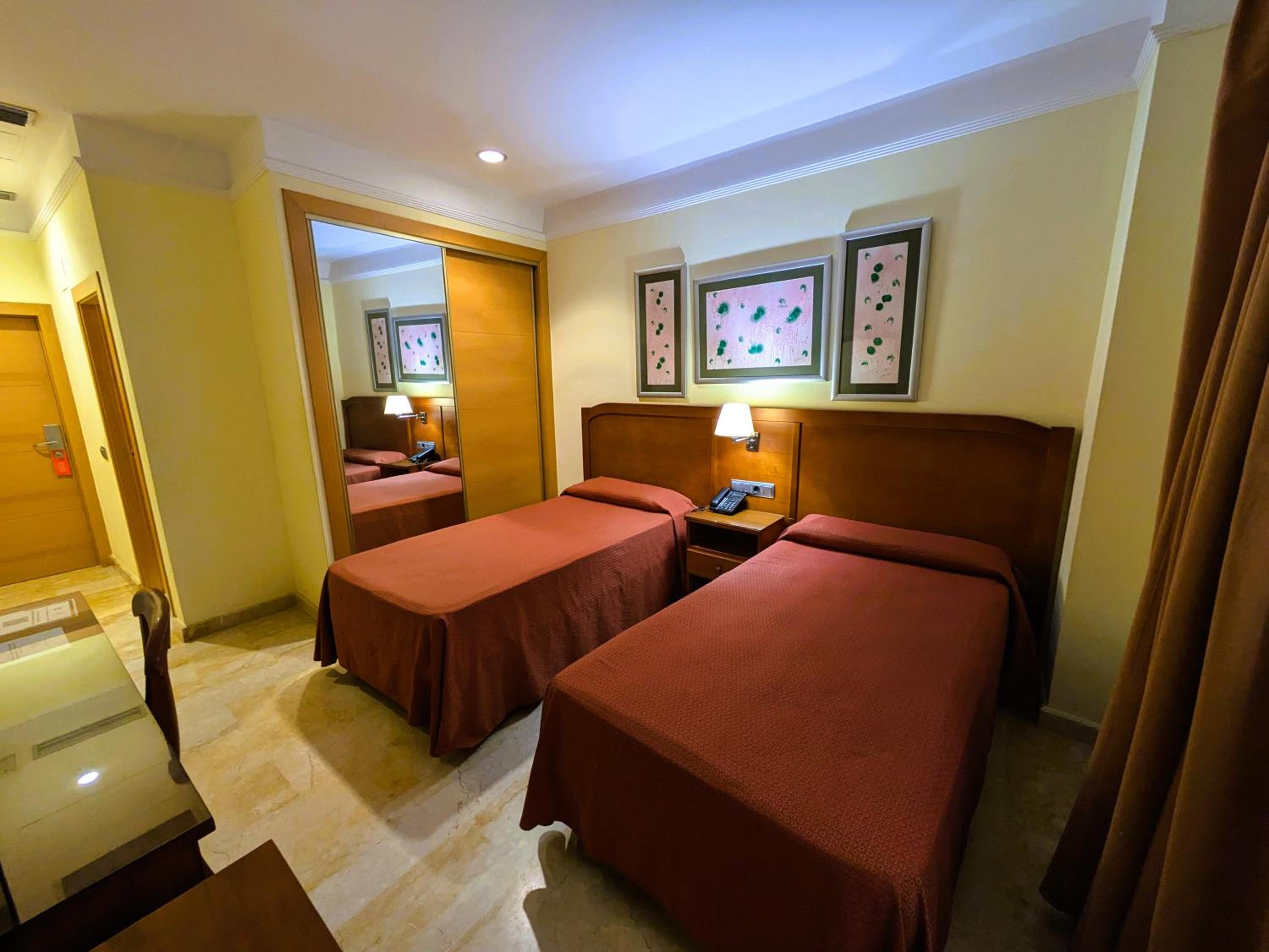 Two-Bedded Interior Double Room photo 3
