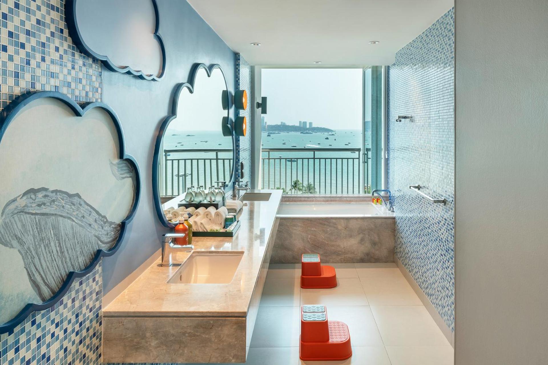 Two-Bedroom Family Suite With One King And Two Single Beds - Bay Tower