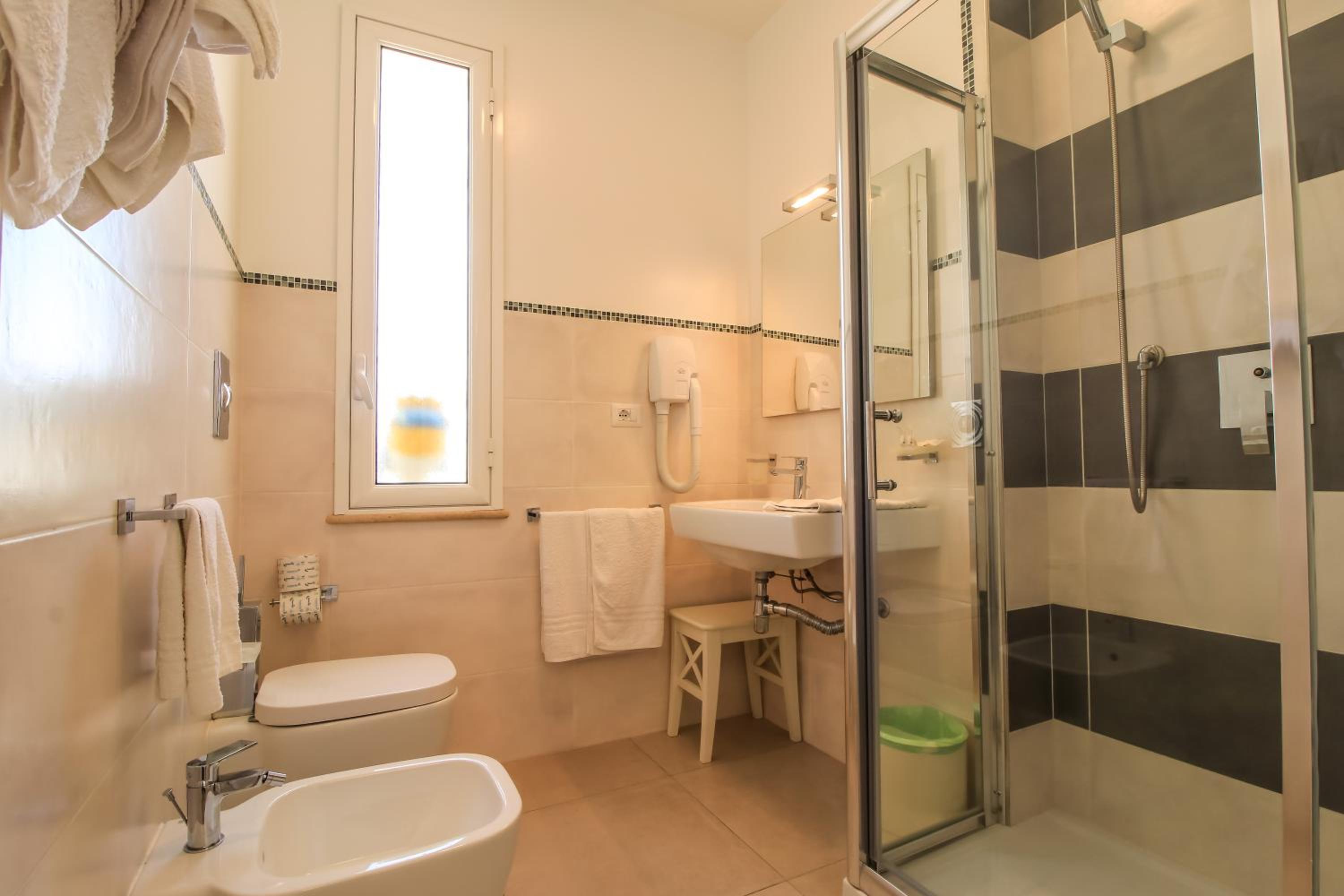 Double Room with Balcony and Sea View photo 3