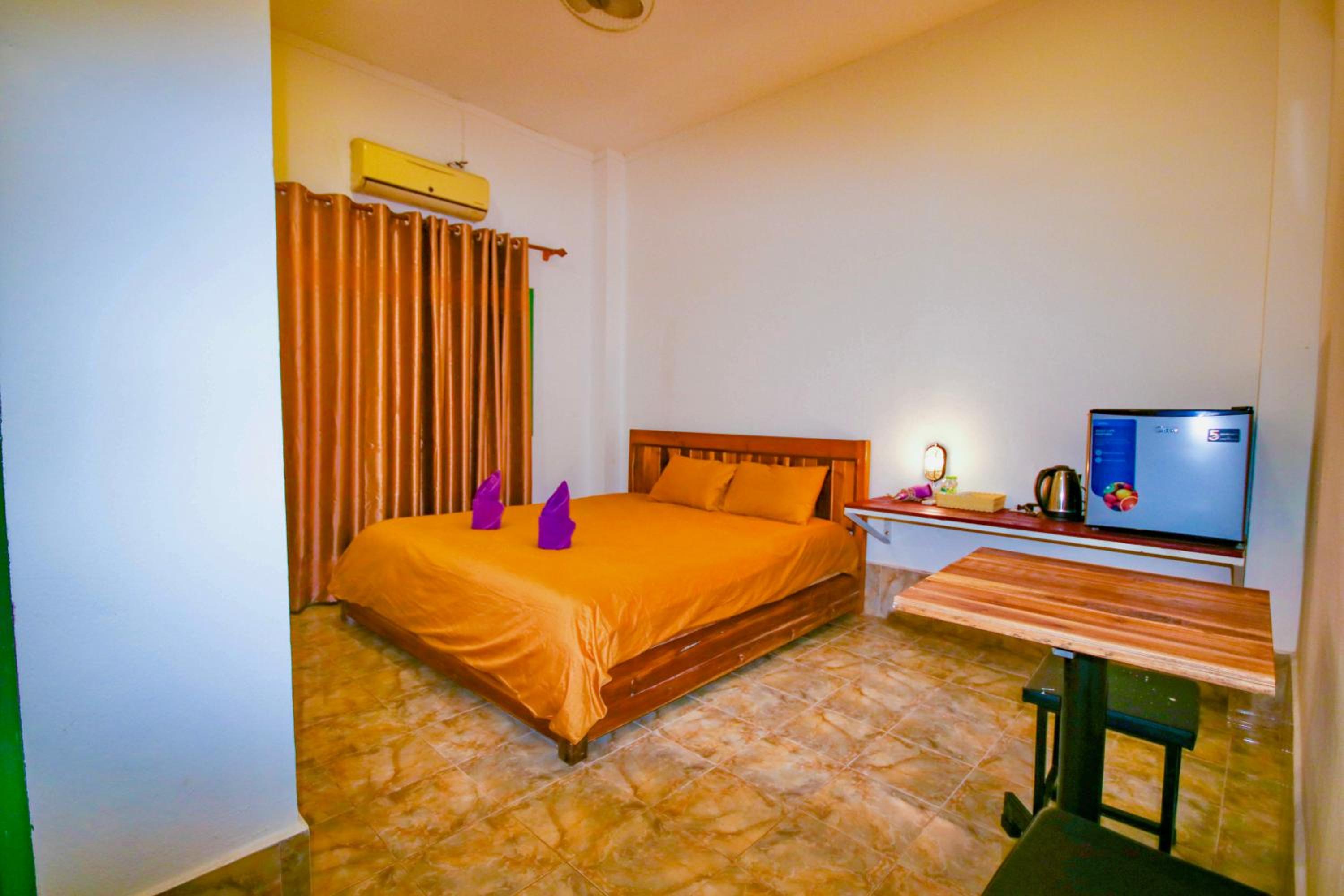 Standard King Room photo 3