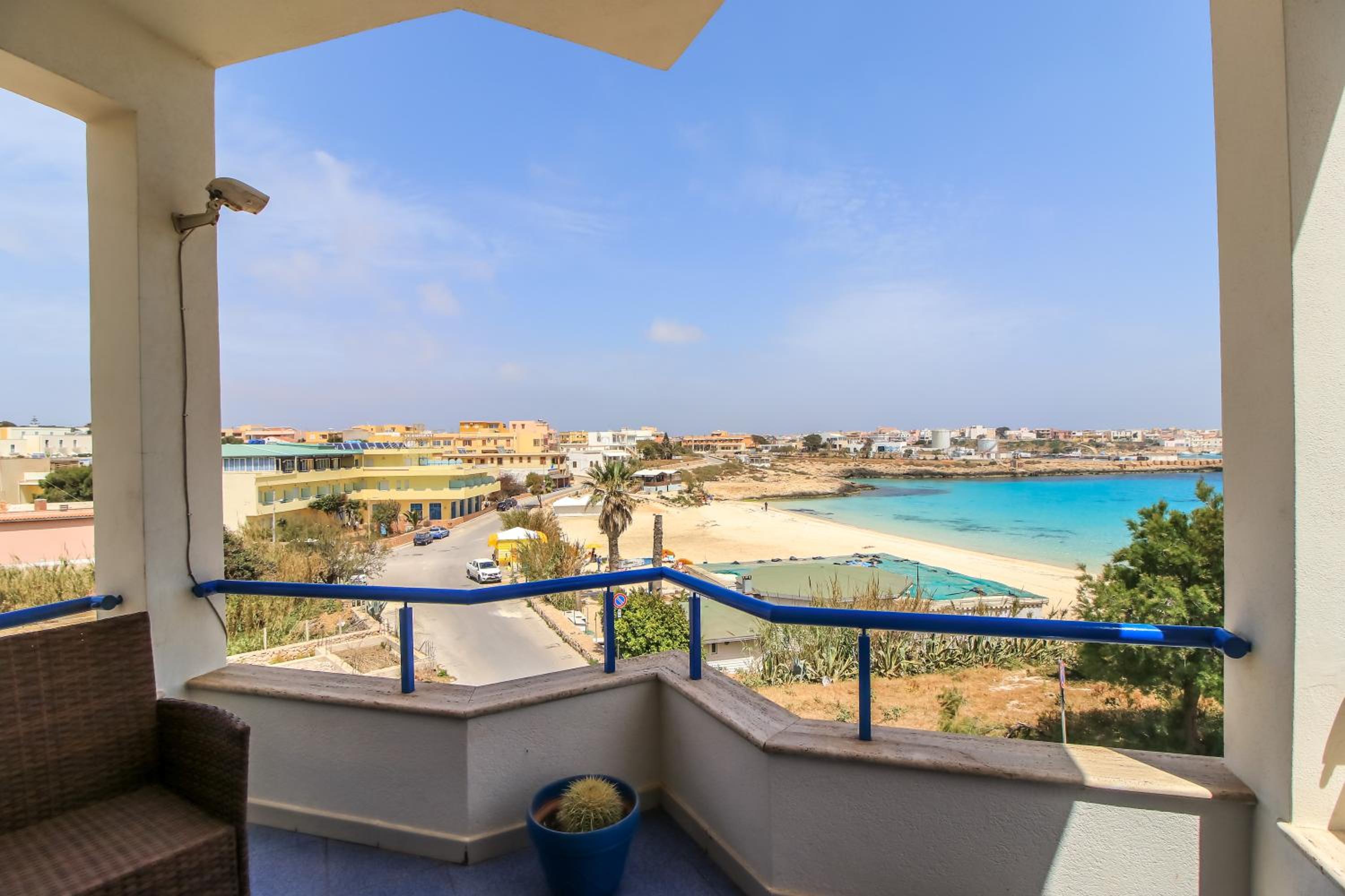 Double Room with Balcony and Sea View photo 2