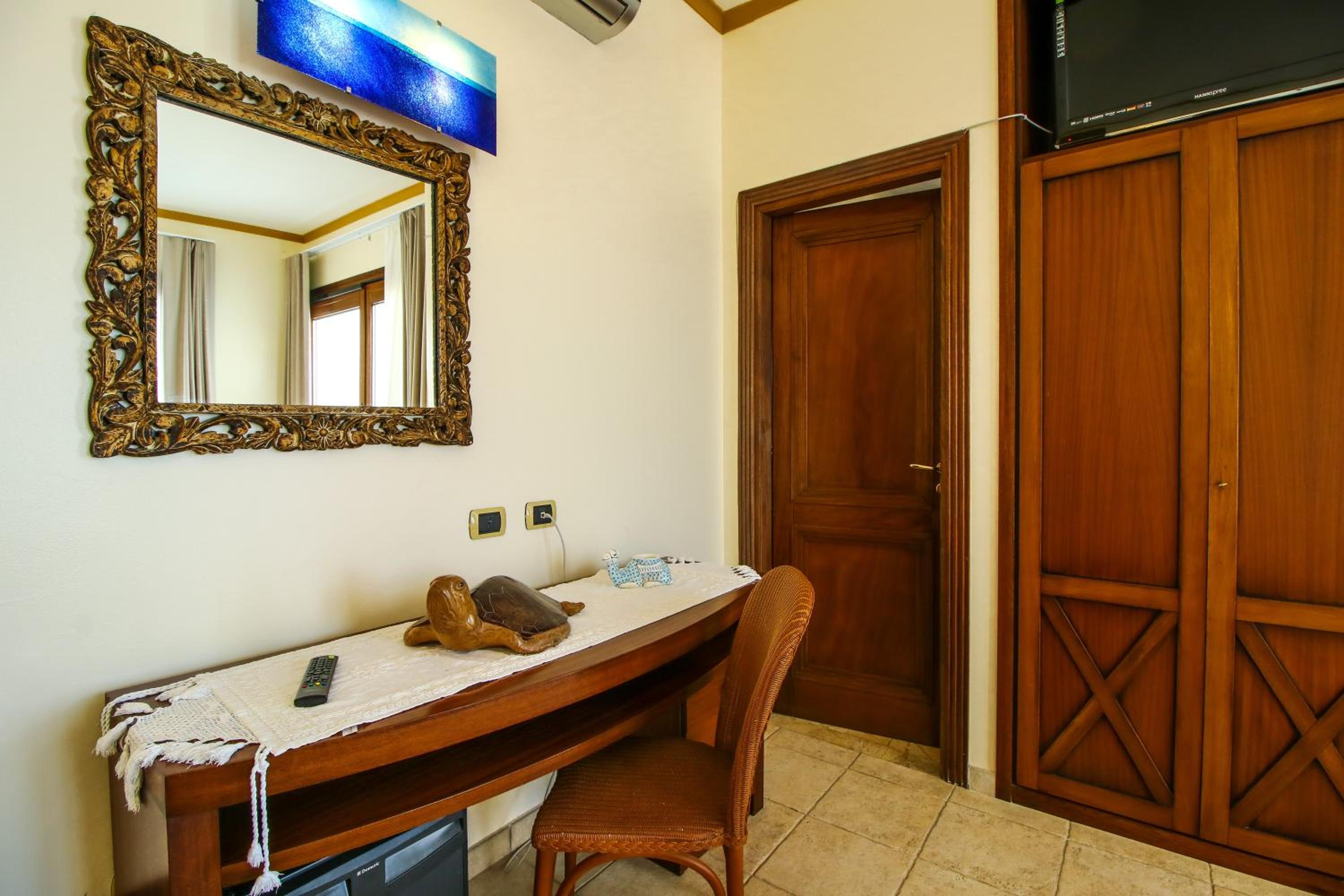 Double Room with Balcony and Sea View