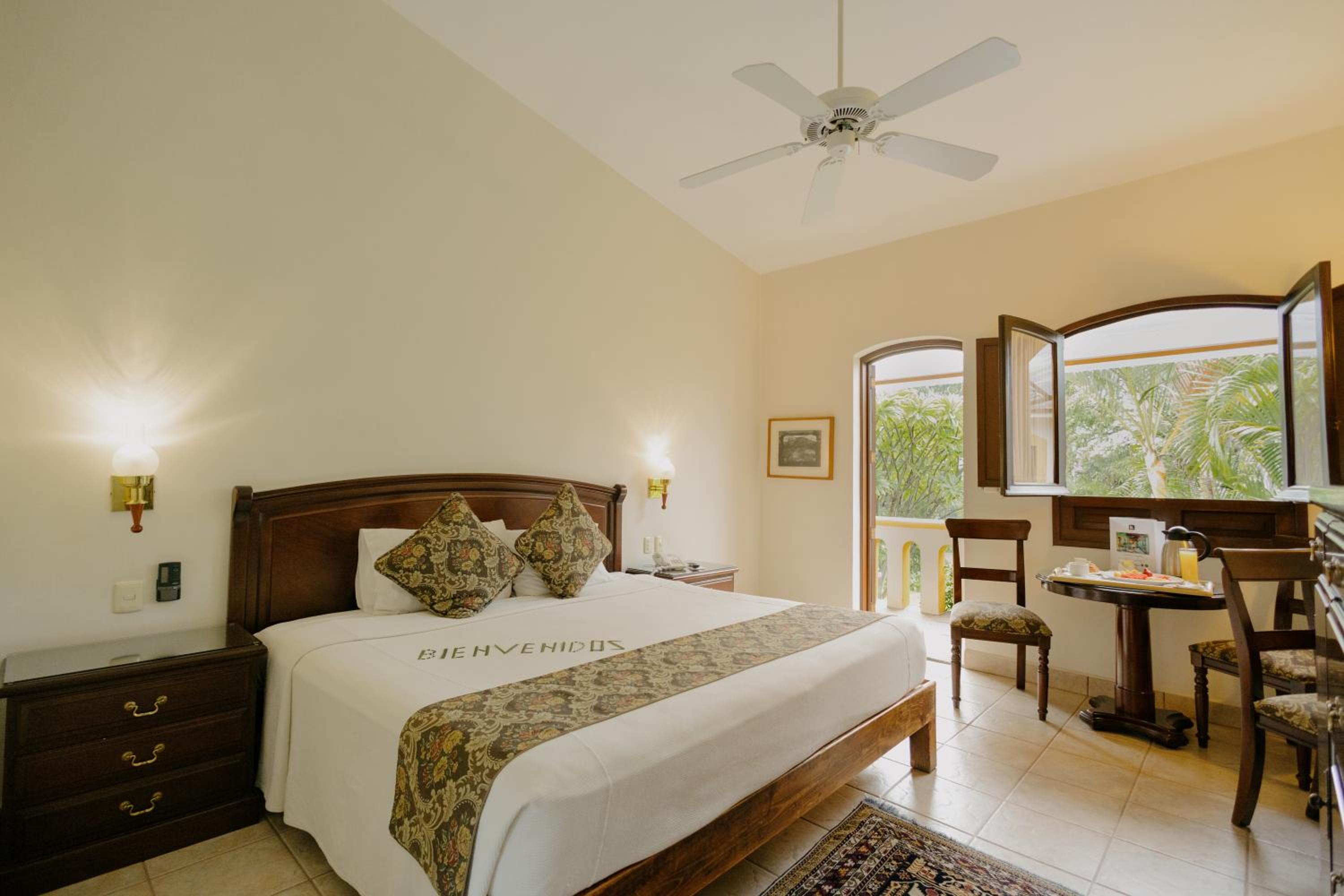 King Room with Balcony - Photo 1