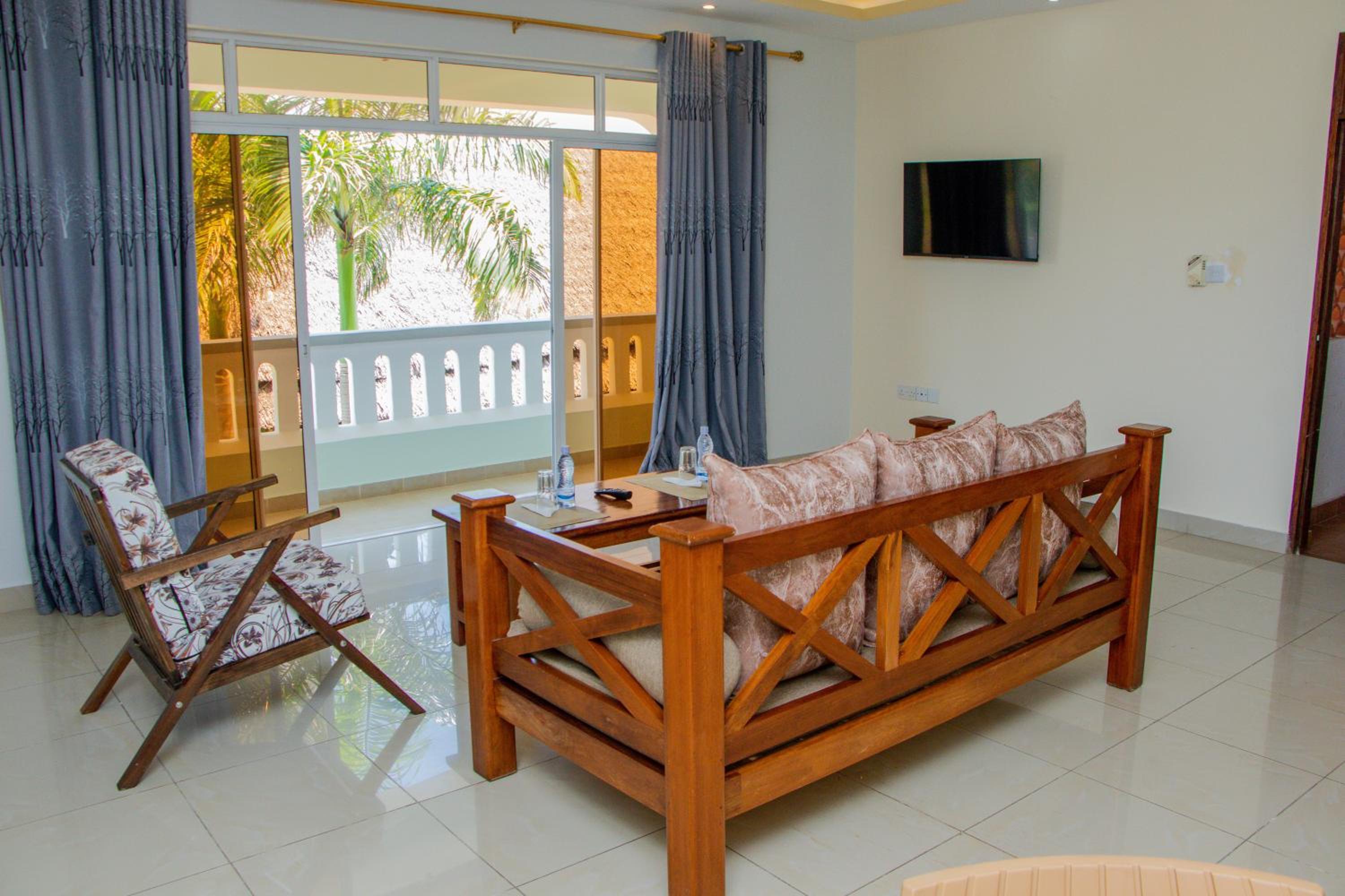 Apartment with Balcony photo 2