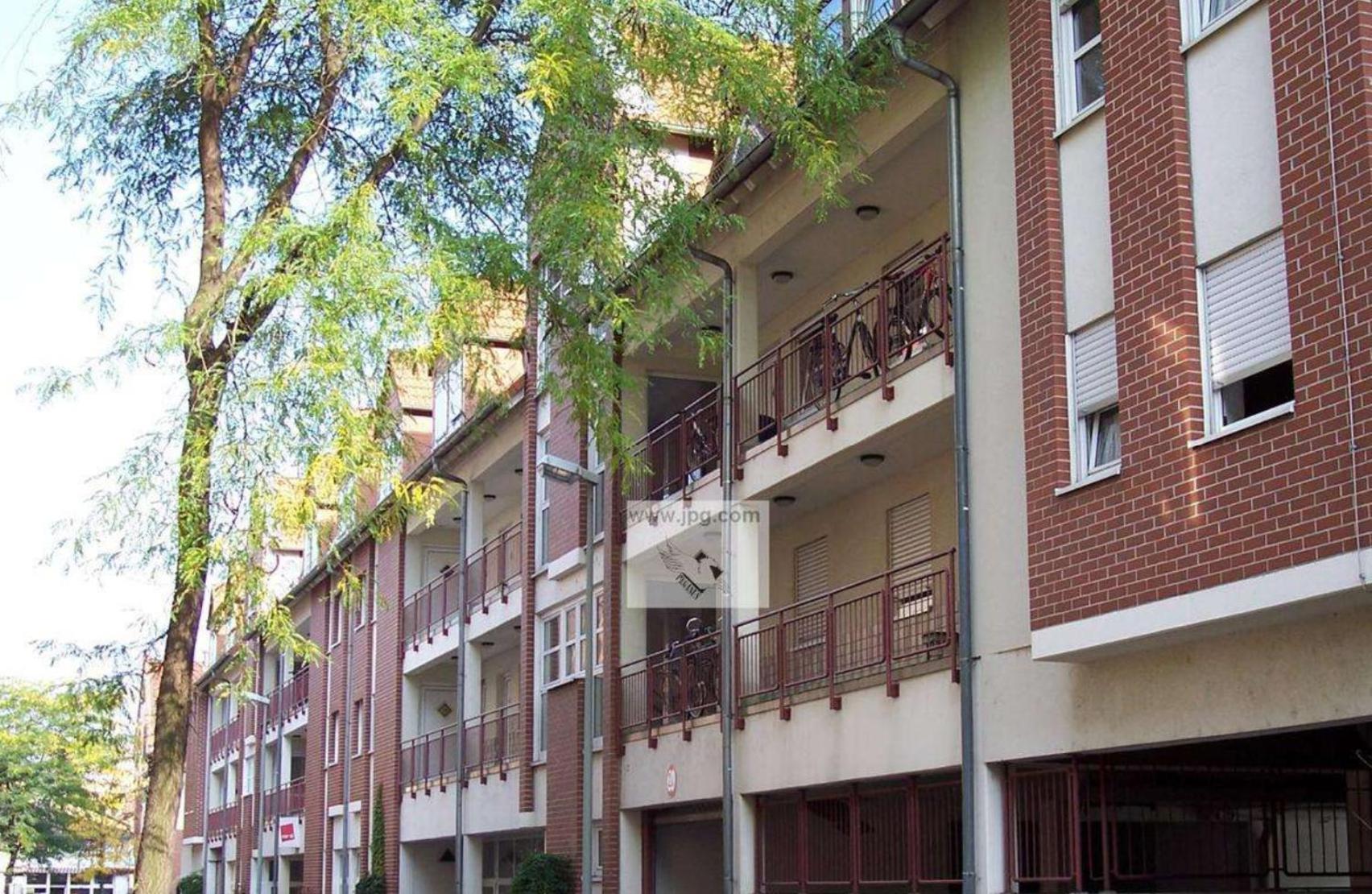Four-Bedroom Apartment with Balcony  photo 2