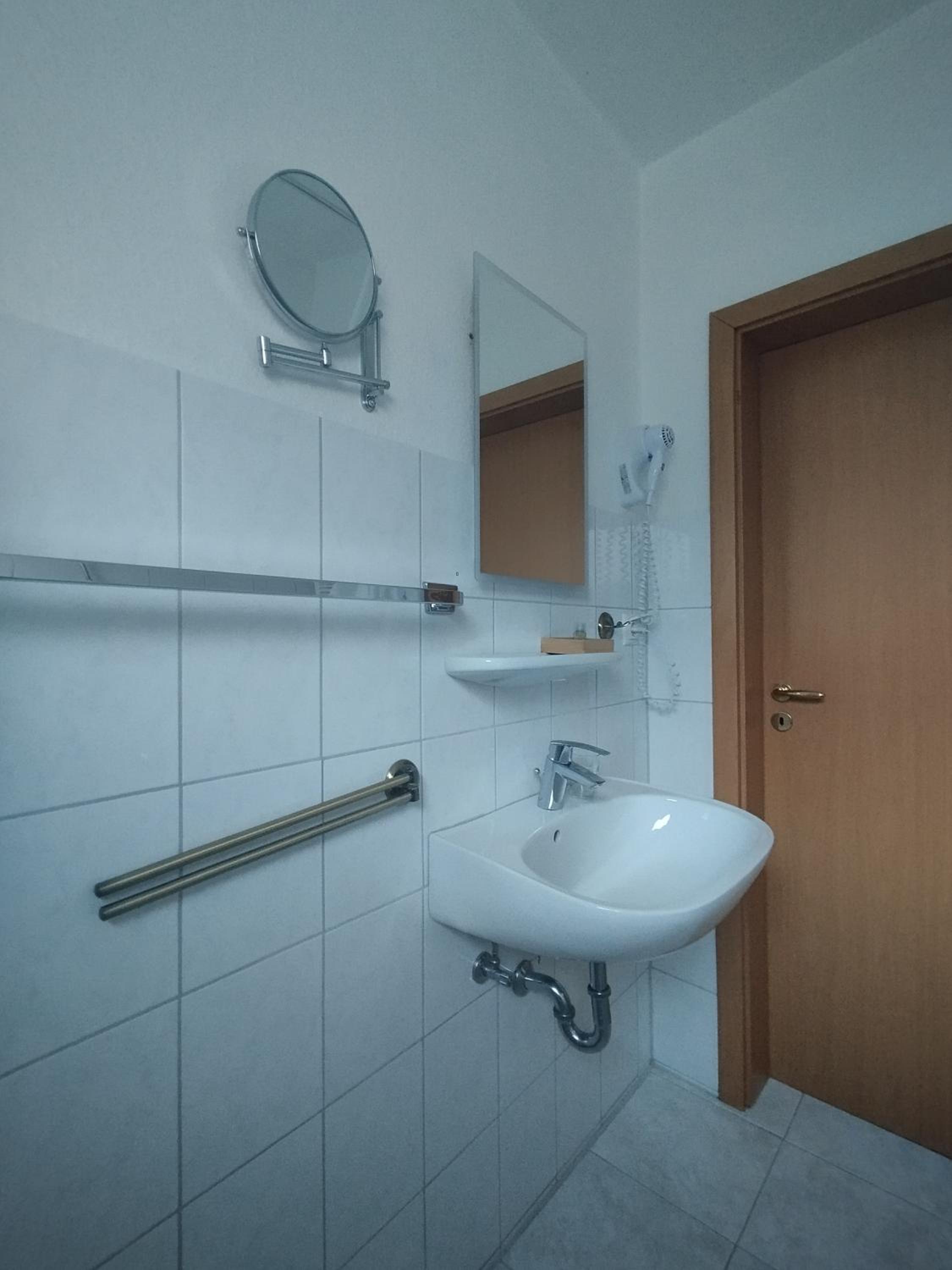 Twin Room with Balcony photo 3