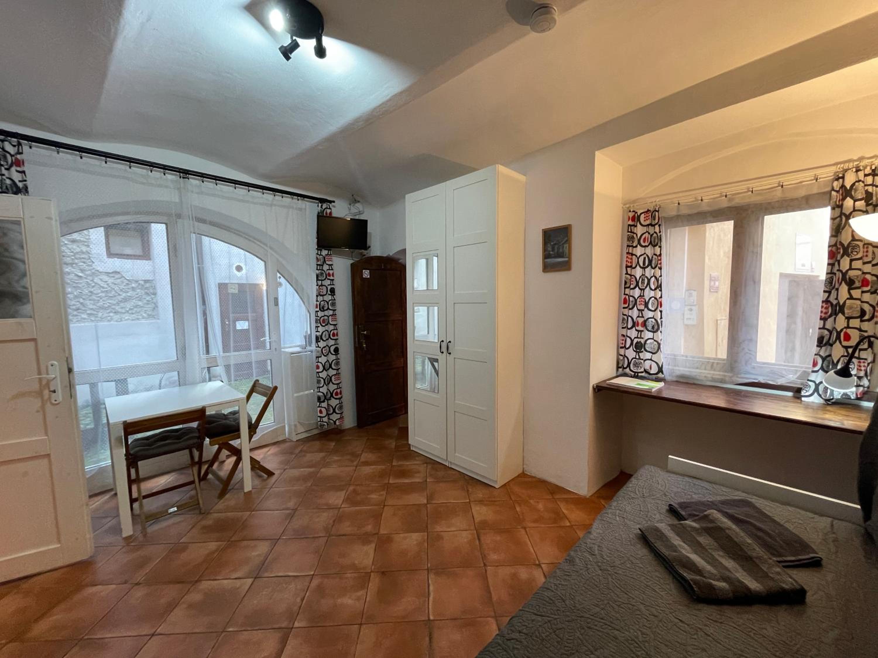Studio with Courtyard photo 1