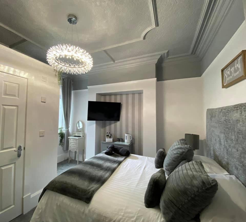Deluxe Double Room with Shower