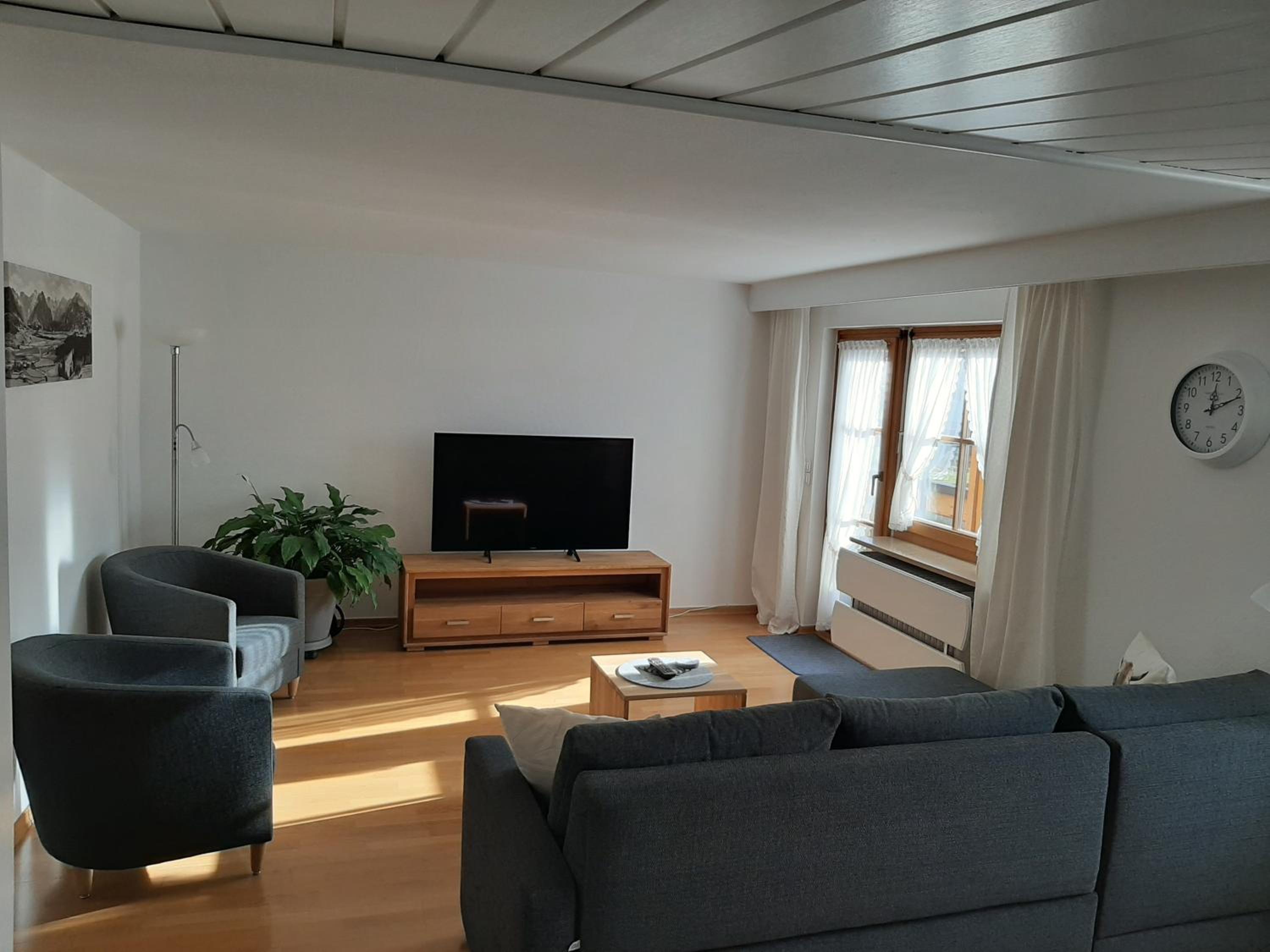 One-Bedroom Apartment with Balcony and City View photo 1