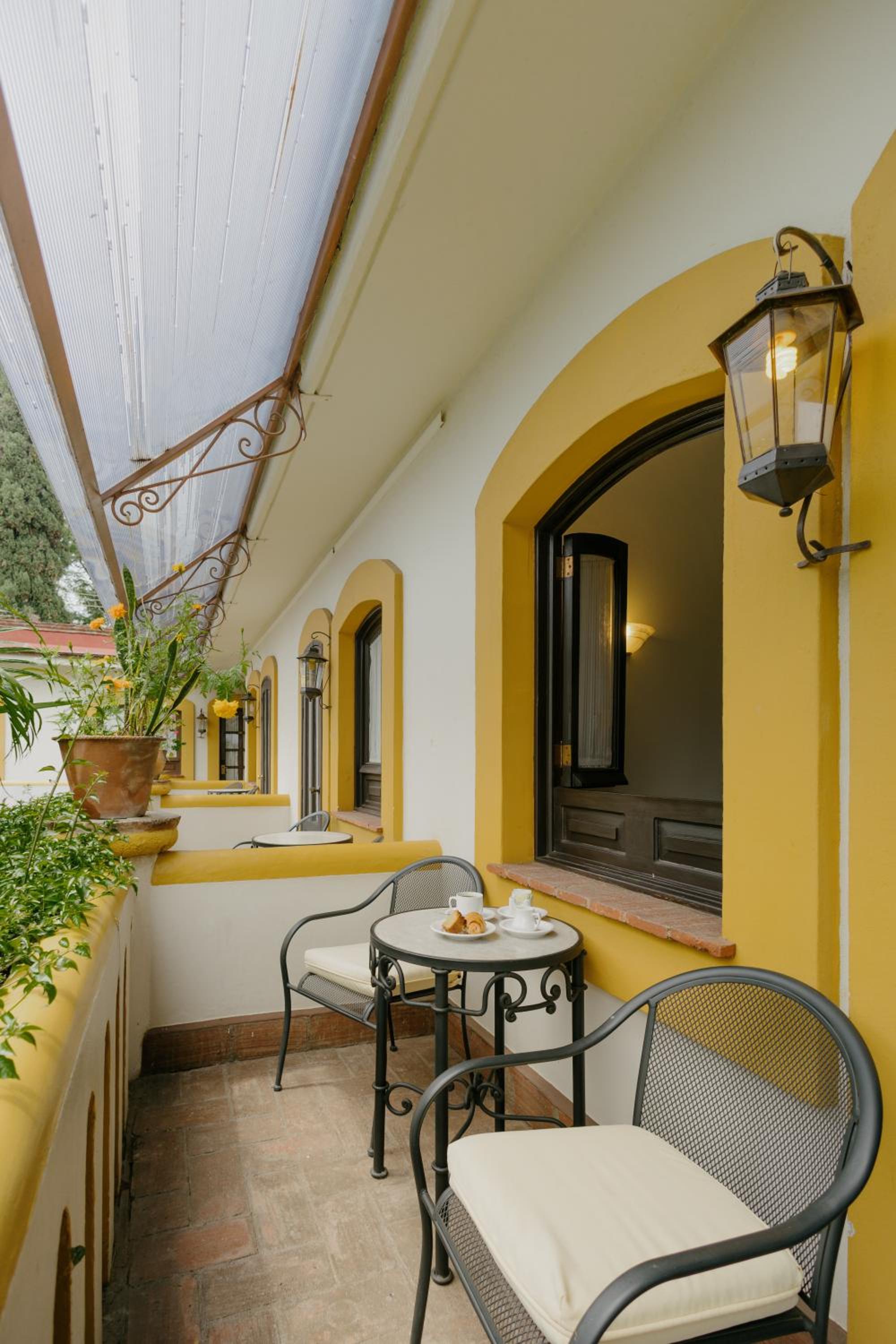 King Room with Balcony - Photo 6