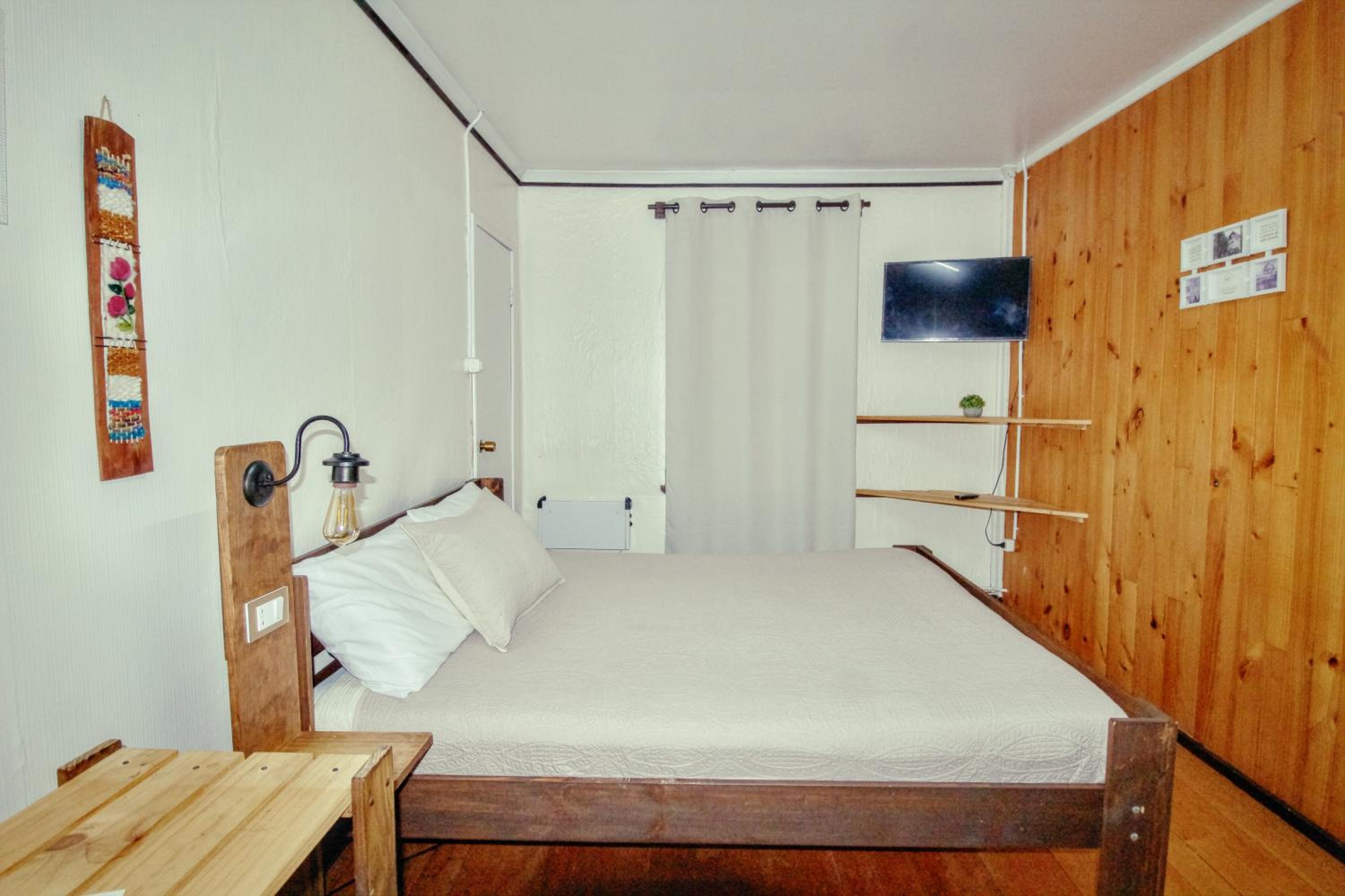 Family Room with Private Bathroom photo 3
