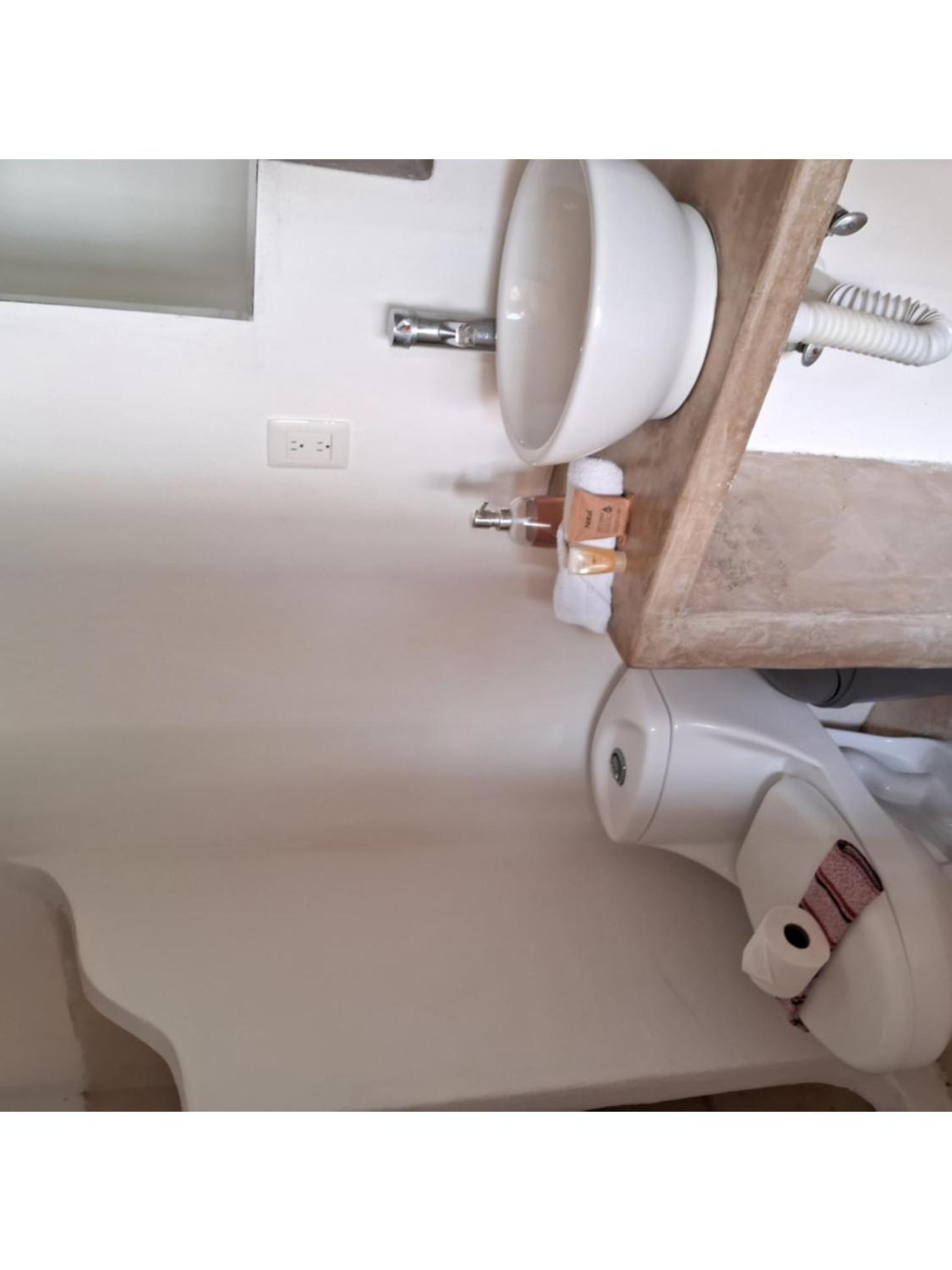 Standard Double Room - Photo 11
