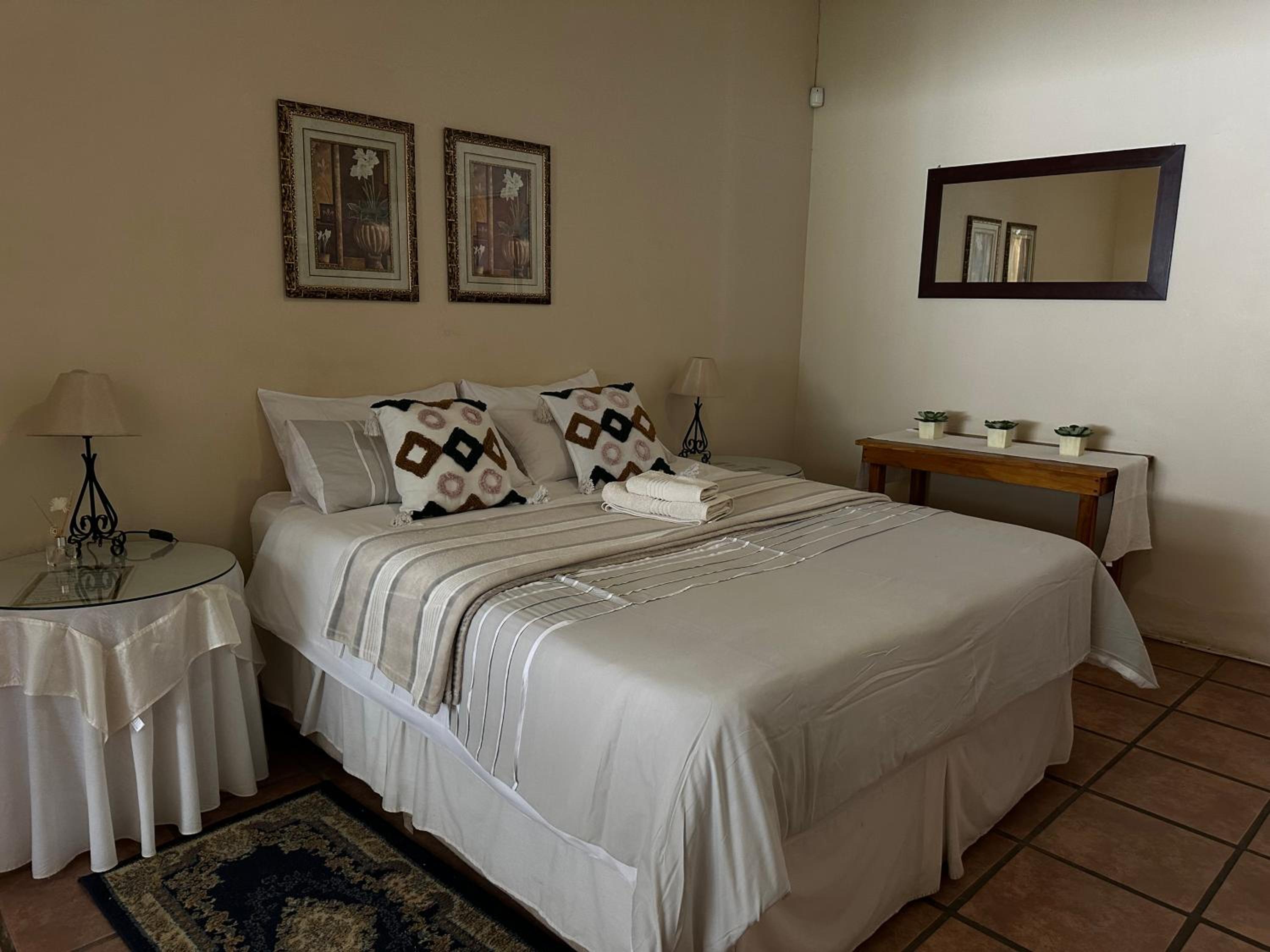 Double Room with Private Bathroom photo 2